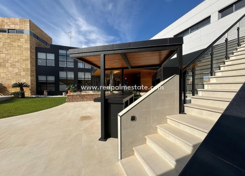 Resale - Villa -
Orihuela Costa - Altos de Campoamor