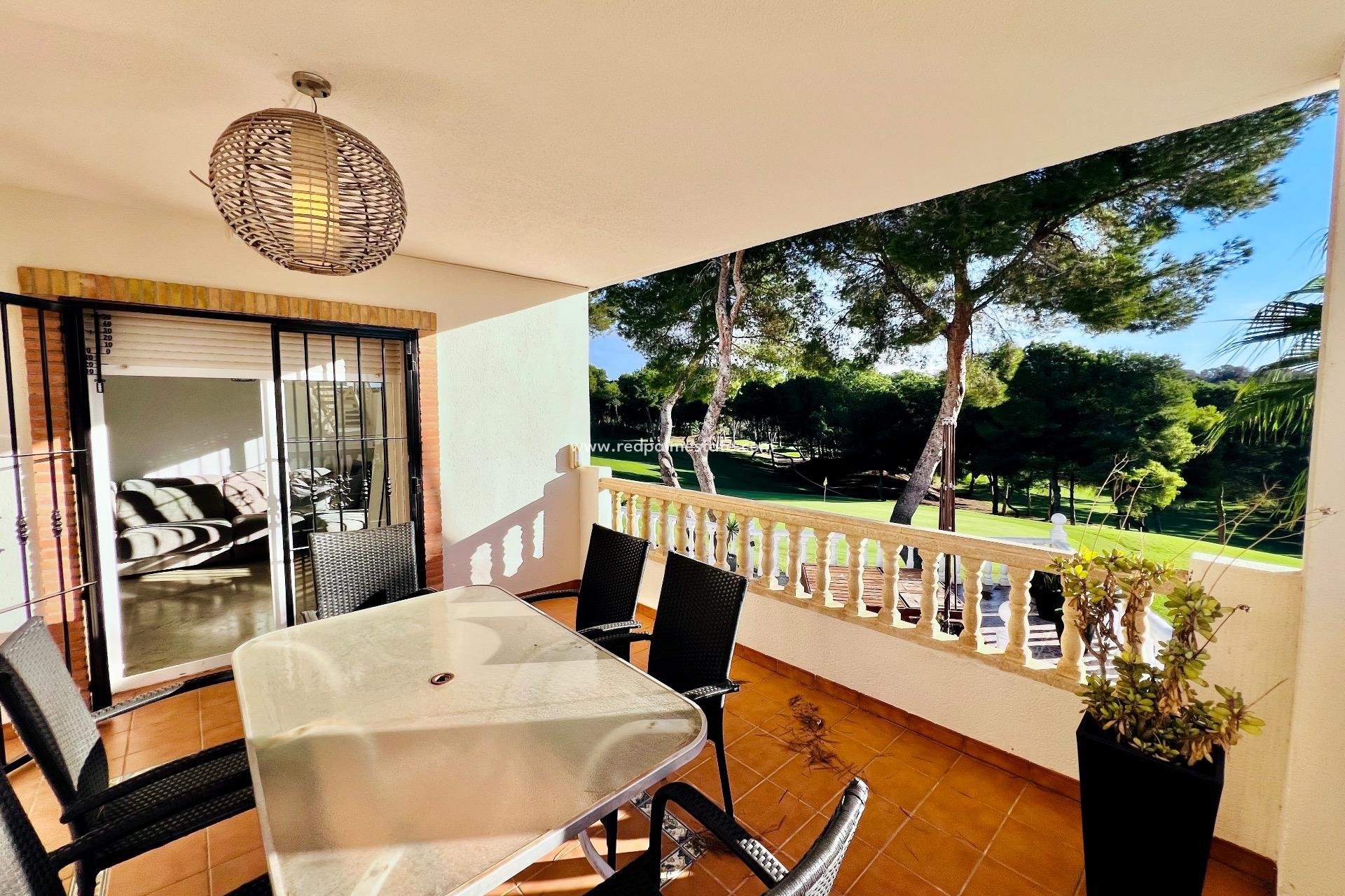 Resale - Villa -
Orihuela Costa - Altos de Campoamor