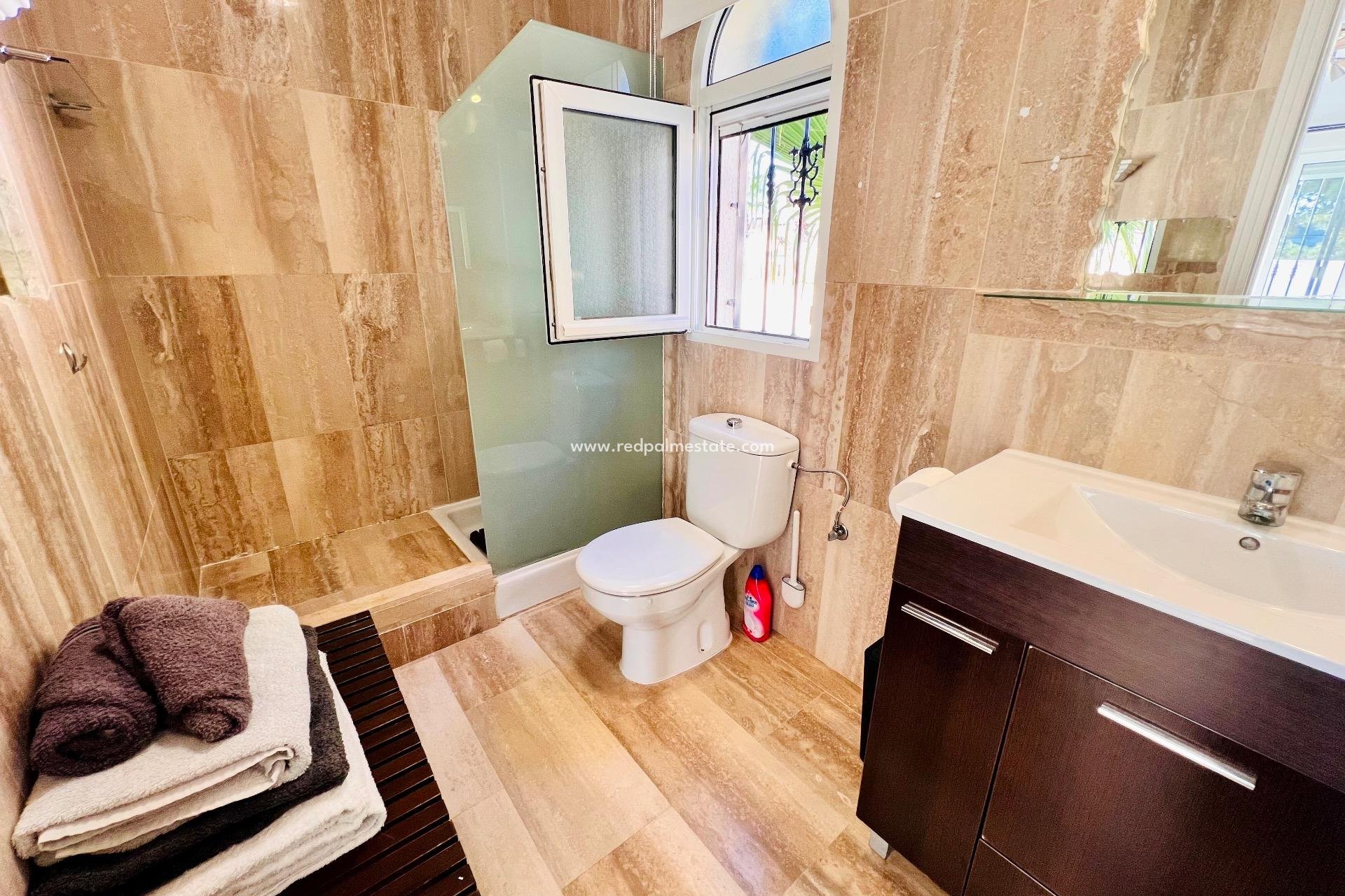 Resale - Villa -
Orihuela Costa - Altos de Campoamor