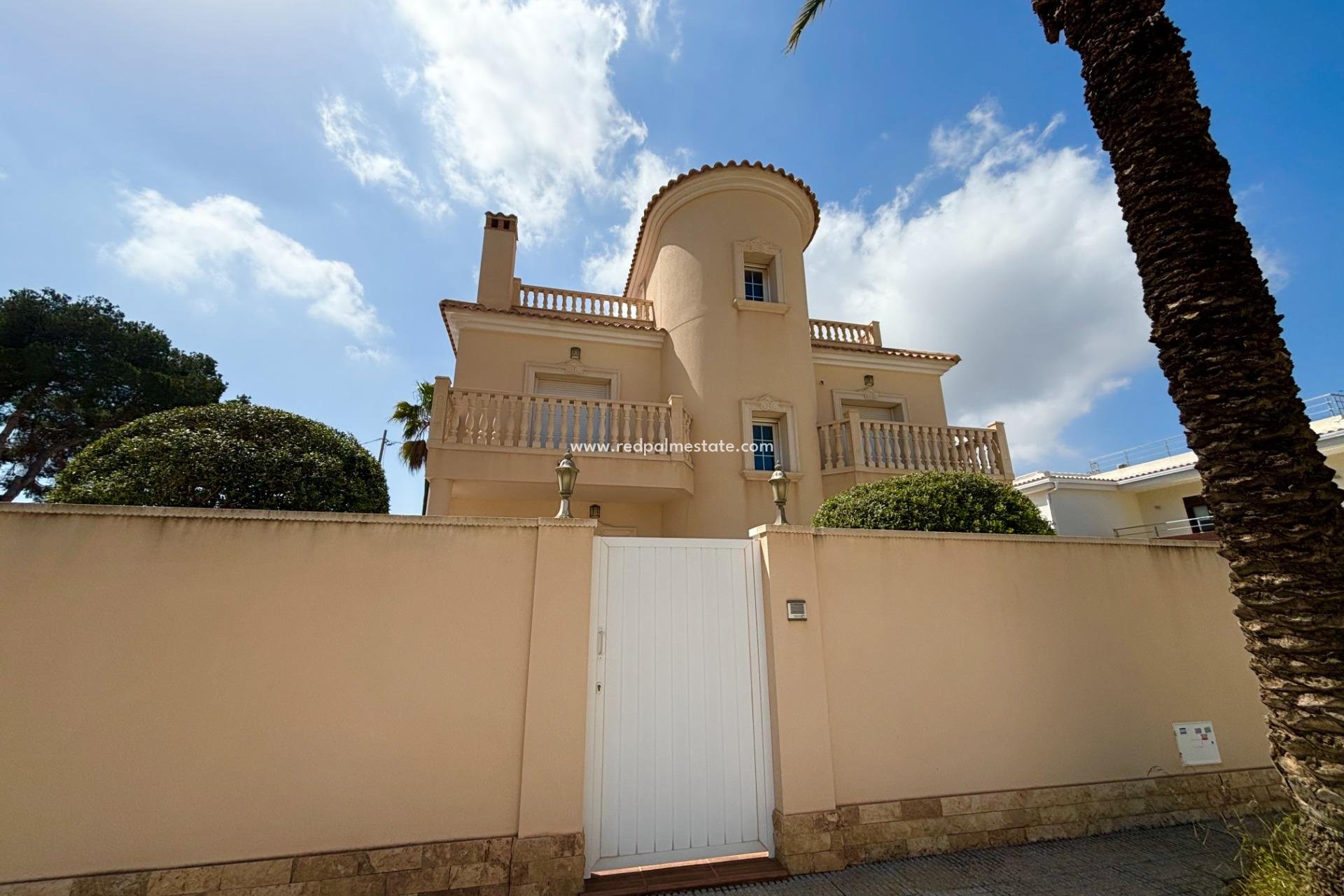 Resale - Villa -
Orihuela Costa - Cabo Roig