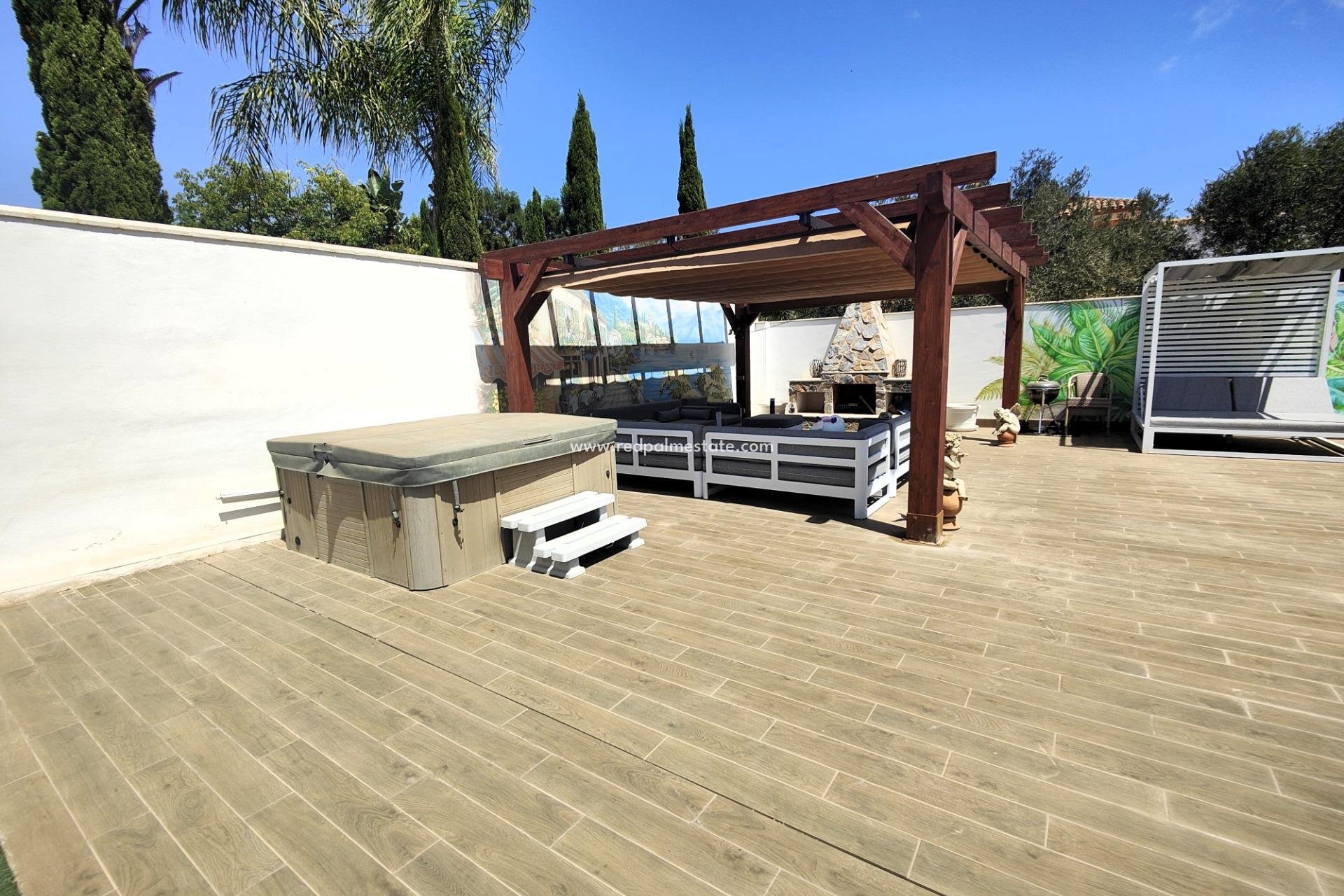 Resale - Villa -
Orihuela Costa - Cabo Roig