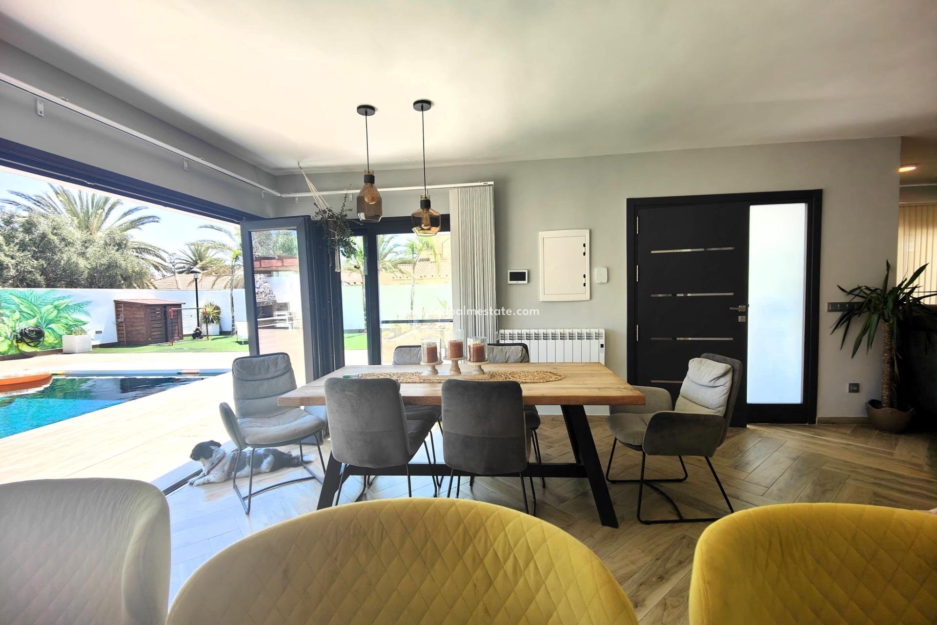 Resale - Villa -
Orihuela Costa - Cabo Roig