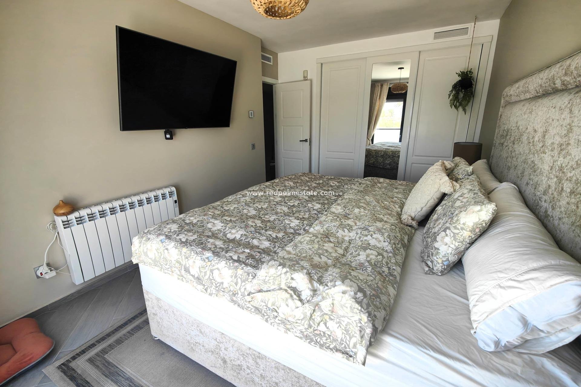 Resale - Villa -
Orihuela Costa - Cabo Roig