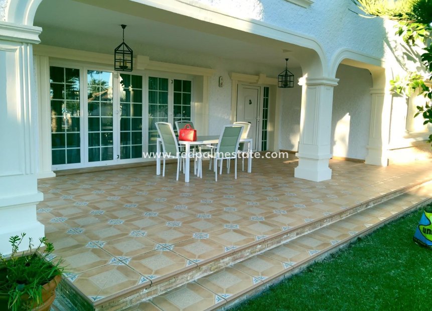 Resale - Villa -
Orihuela Costa - Cabo Roig