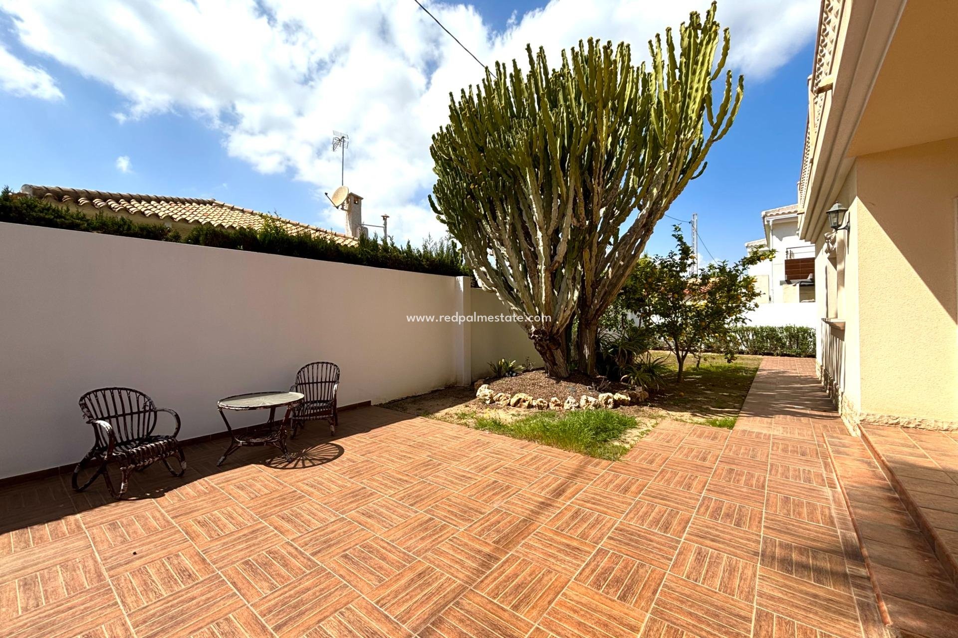 Resale - Villa -
Orihuela Costa - Cabo Roig