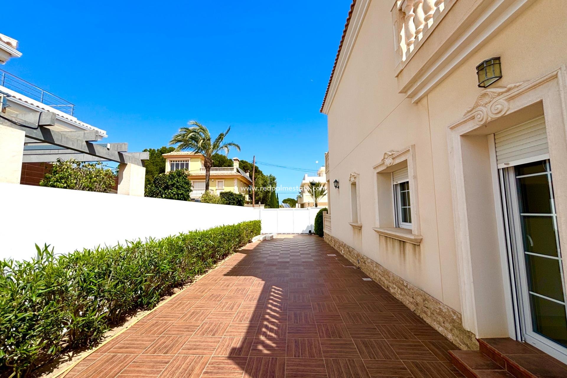 Resale - Villa -
Orihuela Costa - Cabo Roig