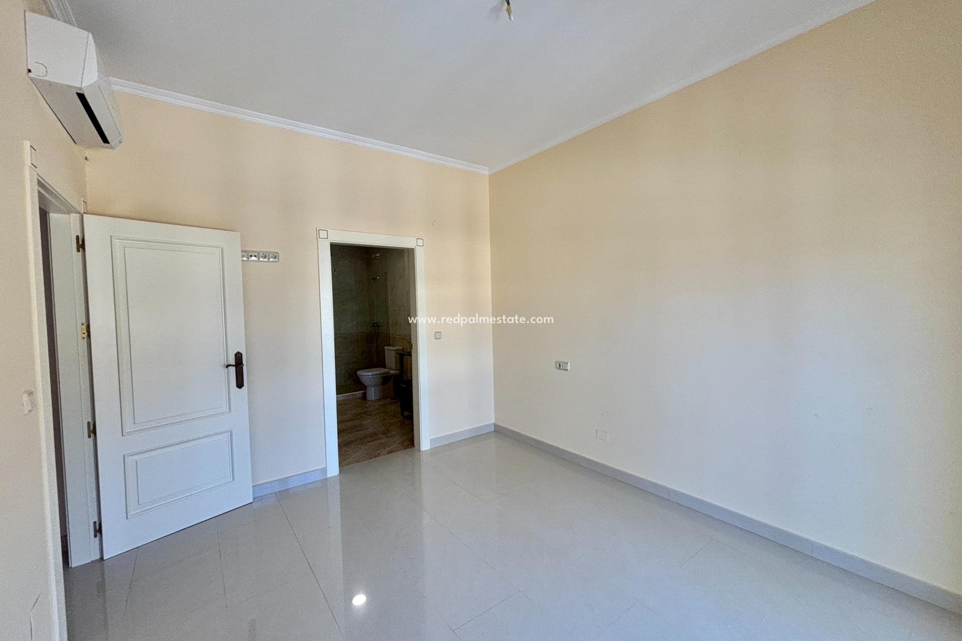 Resale - Villa -
Orihuela Costa - Cabo Roig