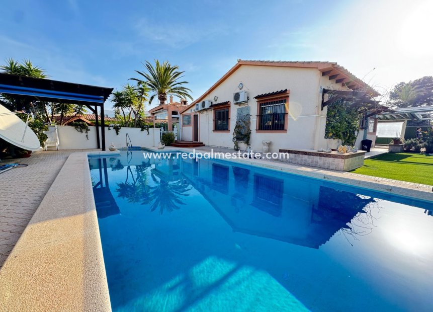 Resale - Villa -
Orihuela Costa - Cabo Roig