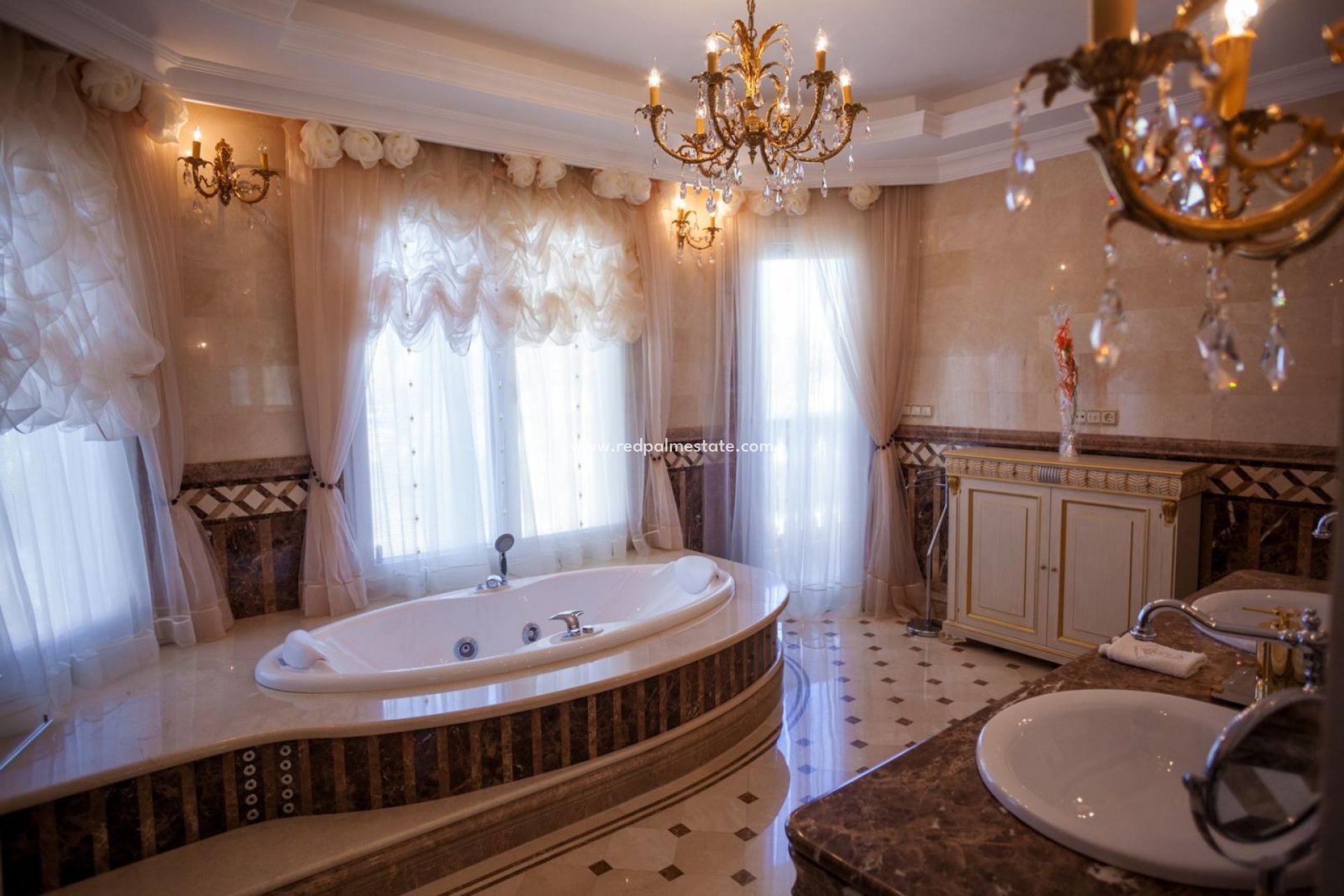 Resale - Villa -
Orihuela Costa - Cabo Roig