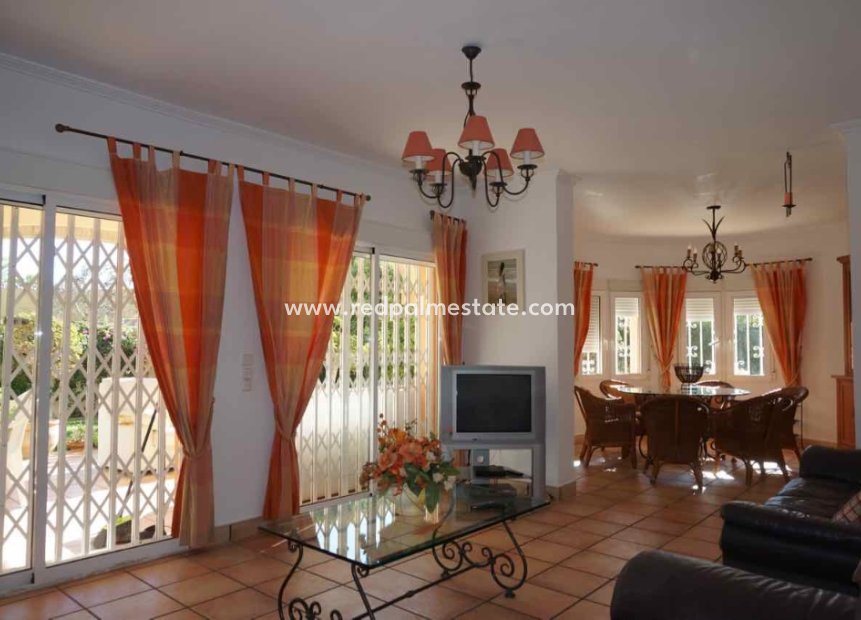 Resale - Villa -
Orihuela Costa - Cabo Roig