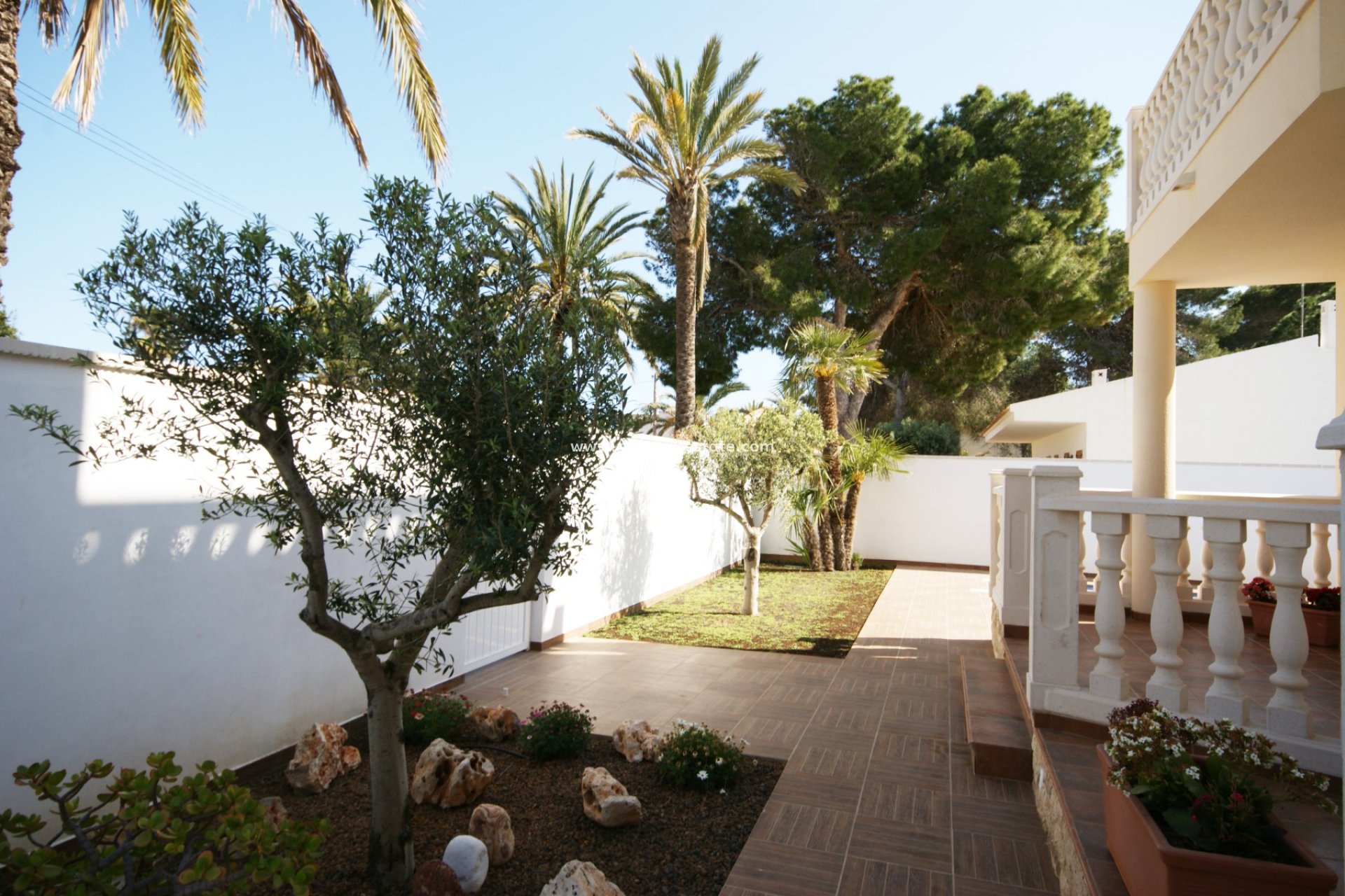 Resale - Villa -
Orihuela Costa - Cabo Roig
