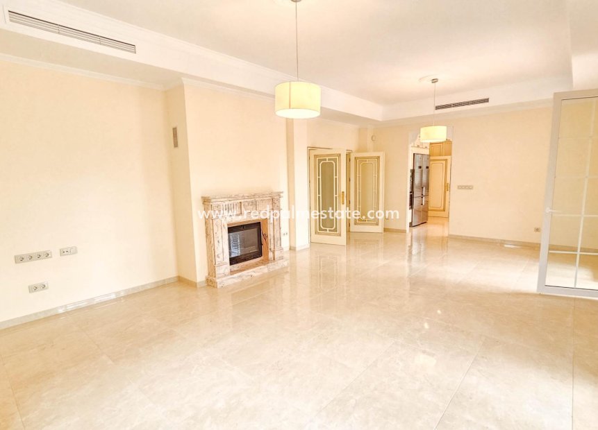 Resale - Villa -
Orihuela Costa - Cabo Roig