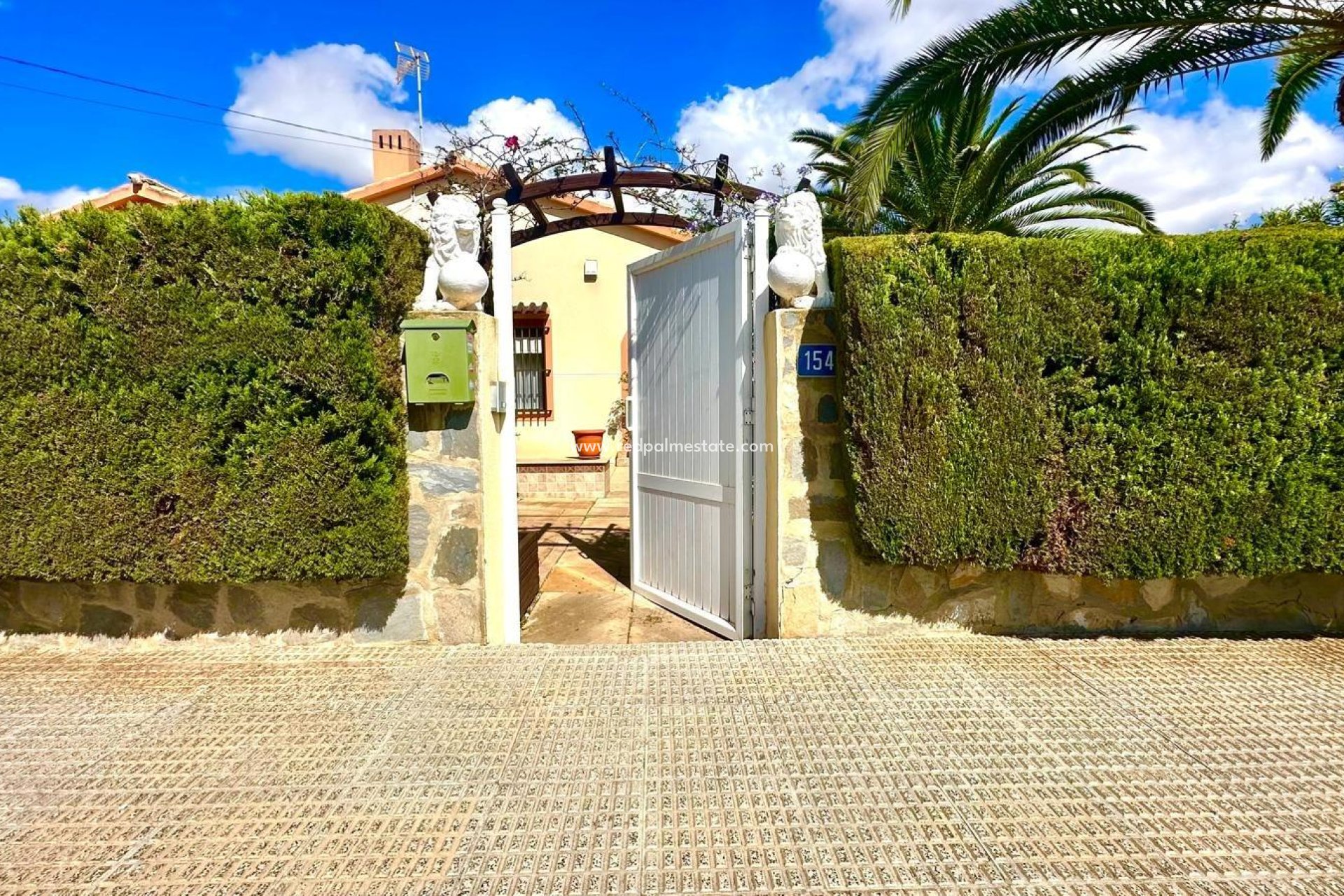 Resale - Villa -
Orihuela Costa - Cabo Roig