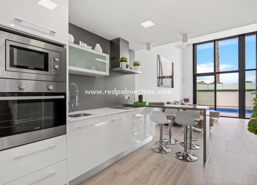 Resale - Villa -
Orihuela Costa - Cabo Roig