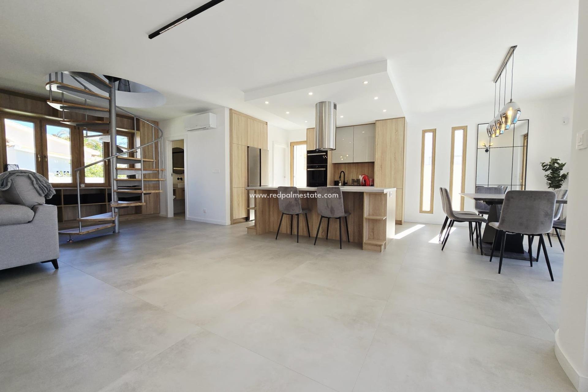 Resale - Villa -
Orihuela Costa - Cabo Roig