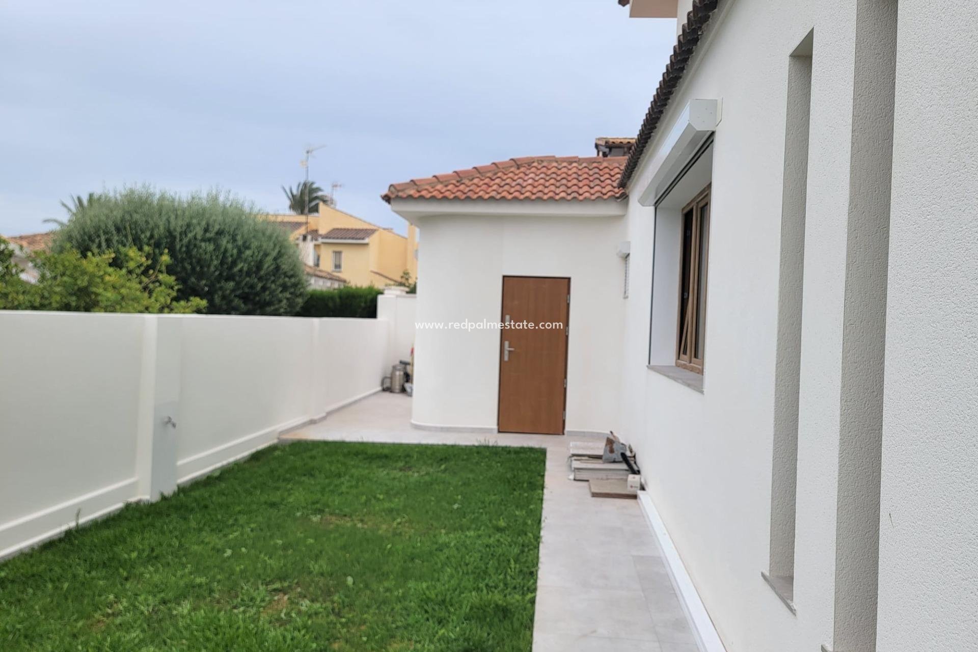 Resale - Villa -
Orihuela Costa - Cabo Roig