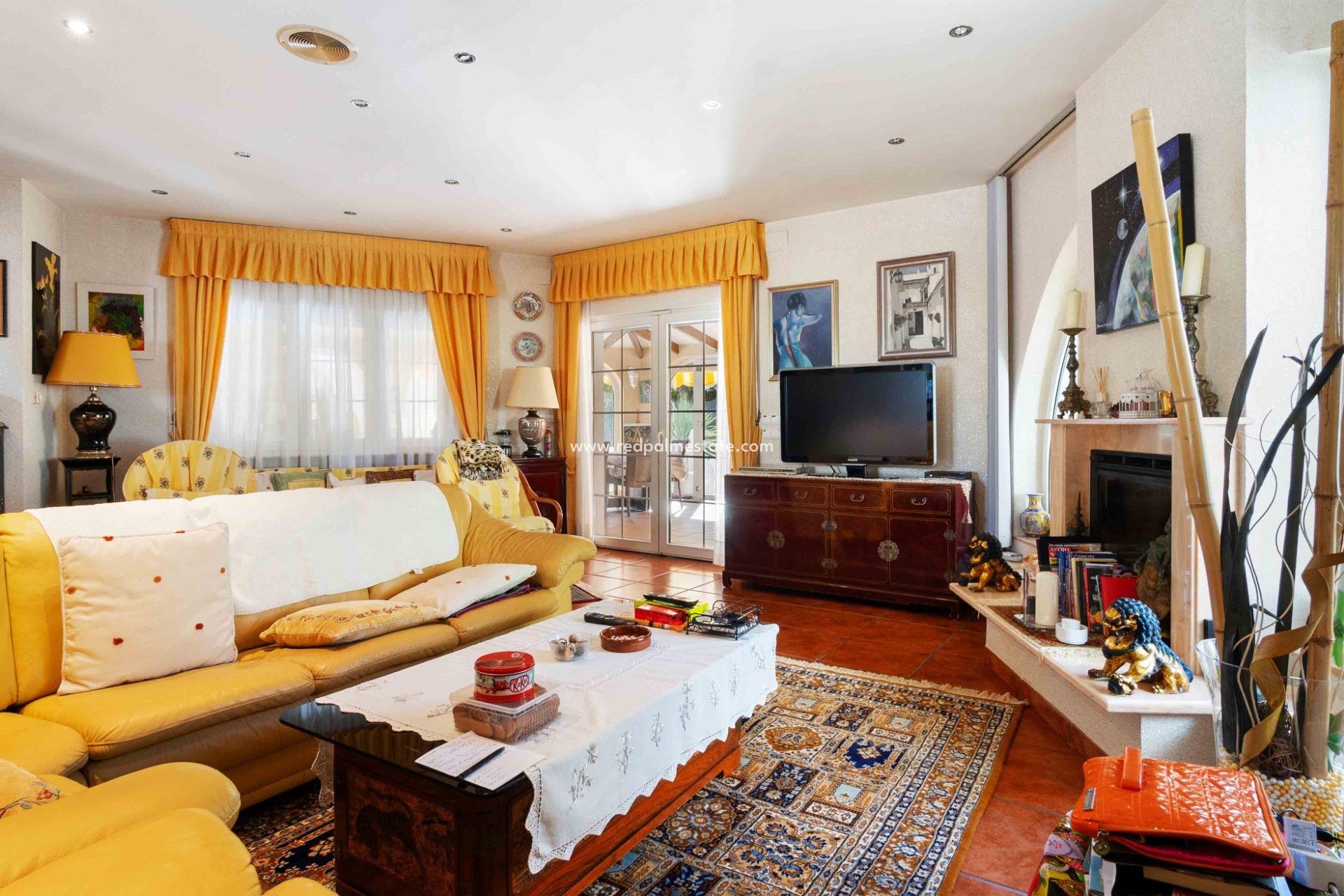 Resale - Villa -
Orihuela Costa - Cabo Roig