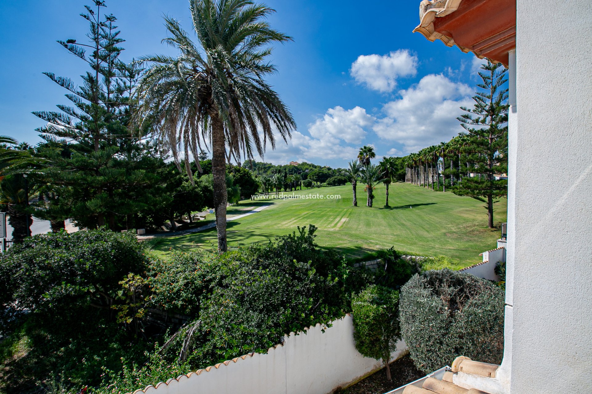 Resale - Villa -
Orihuela Costa - Campoamor Golf