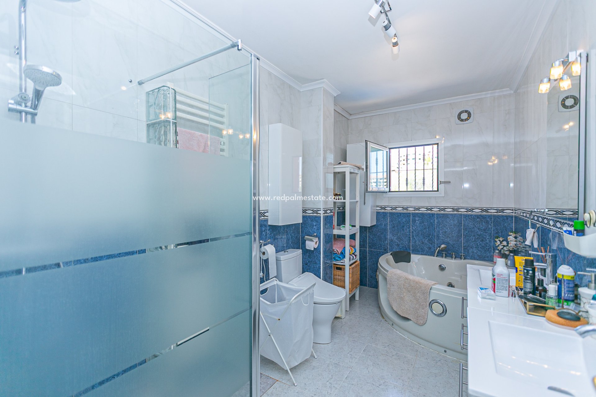 Resale - Villa -
Orihuela Costa - Campoamor Golf