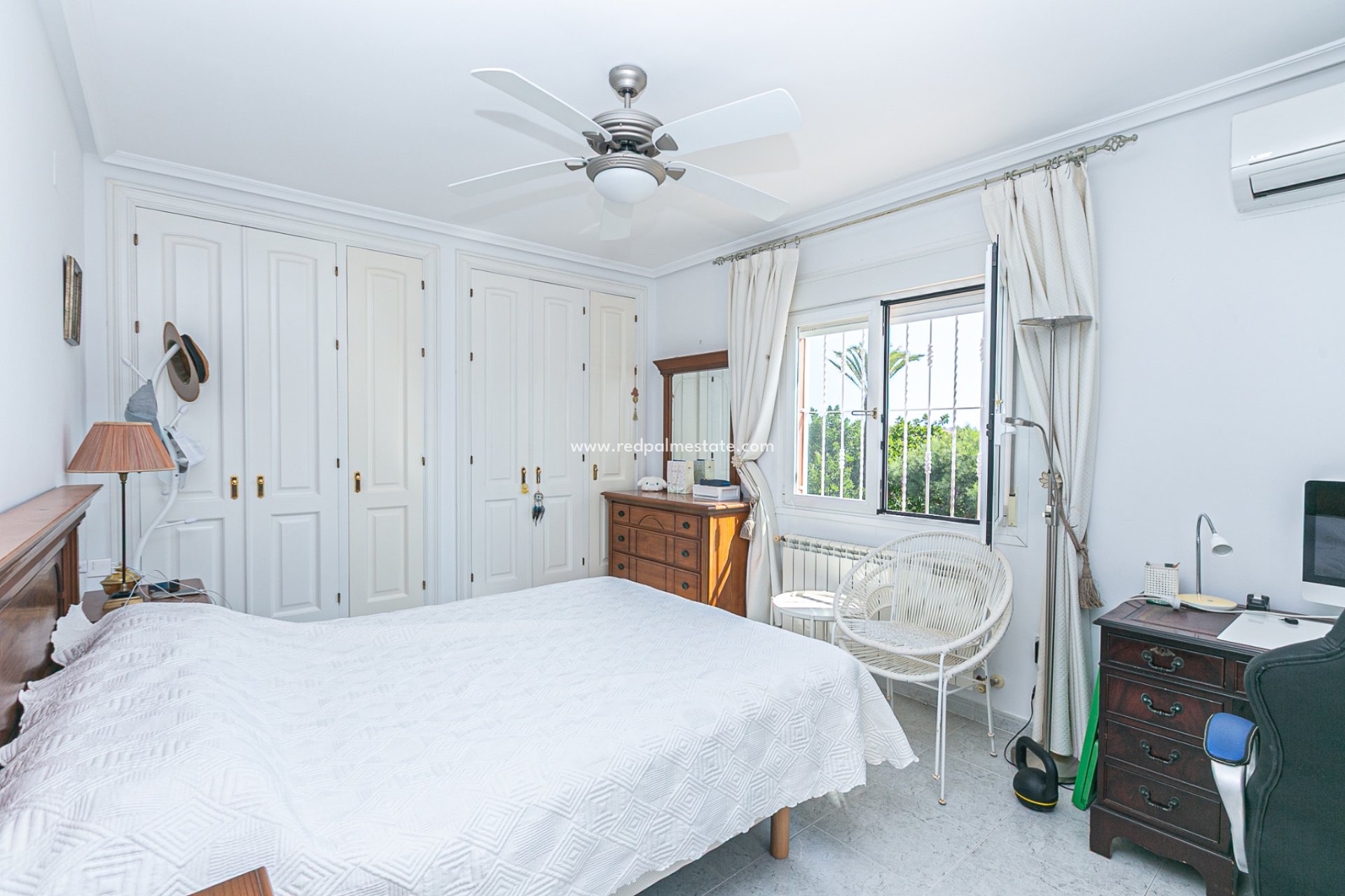 Resale - Villa -
Orihuela Costa - Campoamor Golf