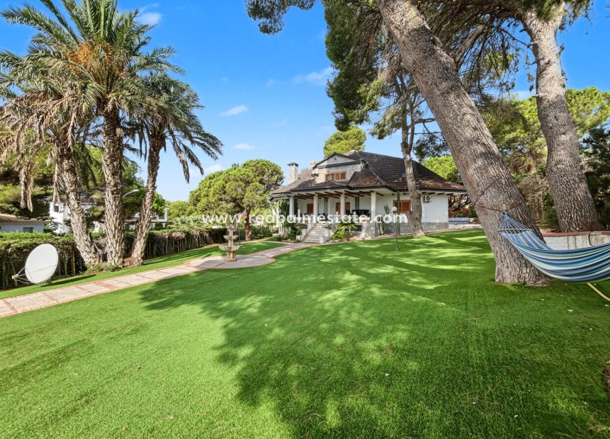 Resale - Villa -
Orihuela Costa - Campoamor