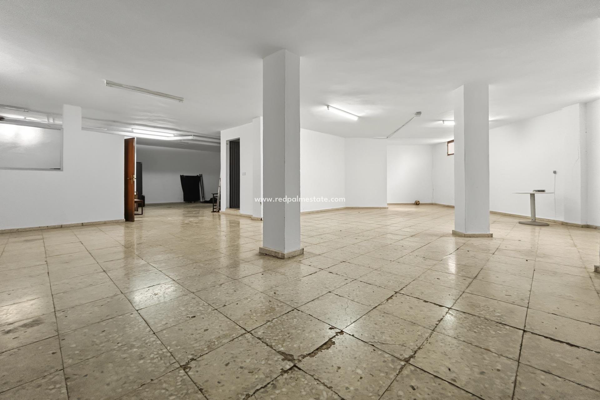 Resale - Villa -
Orihuela Costa - Campoamor