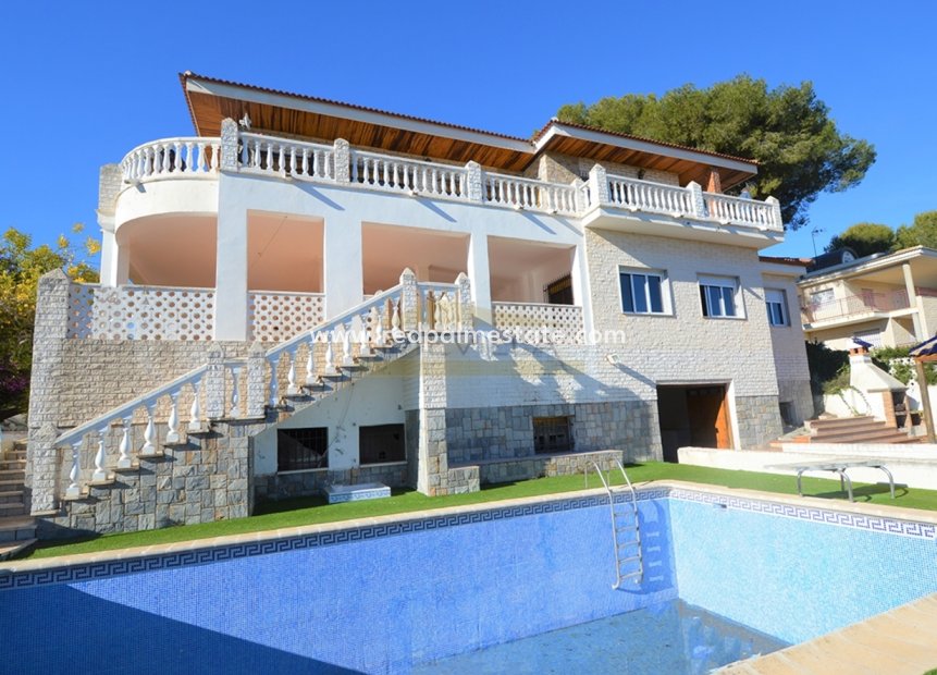 Resale - Villa -
Orihuela Costa - Campoamor