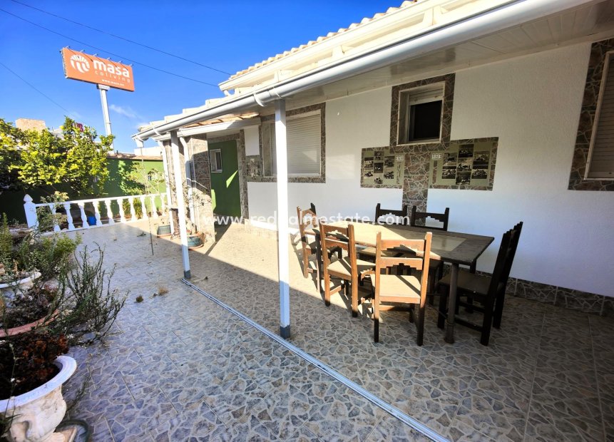 Resale - Villa -
Orihuela Costa - Campoamor