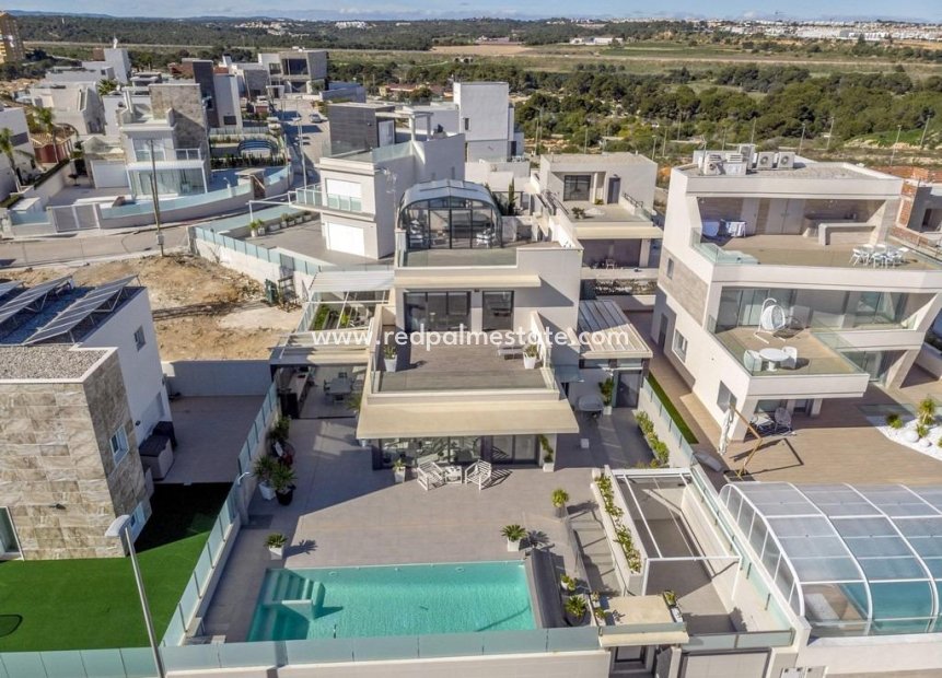 Resale - Villa -
Orihuela Costa - Campoamor