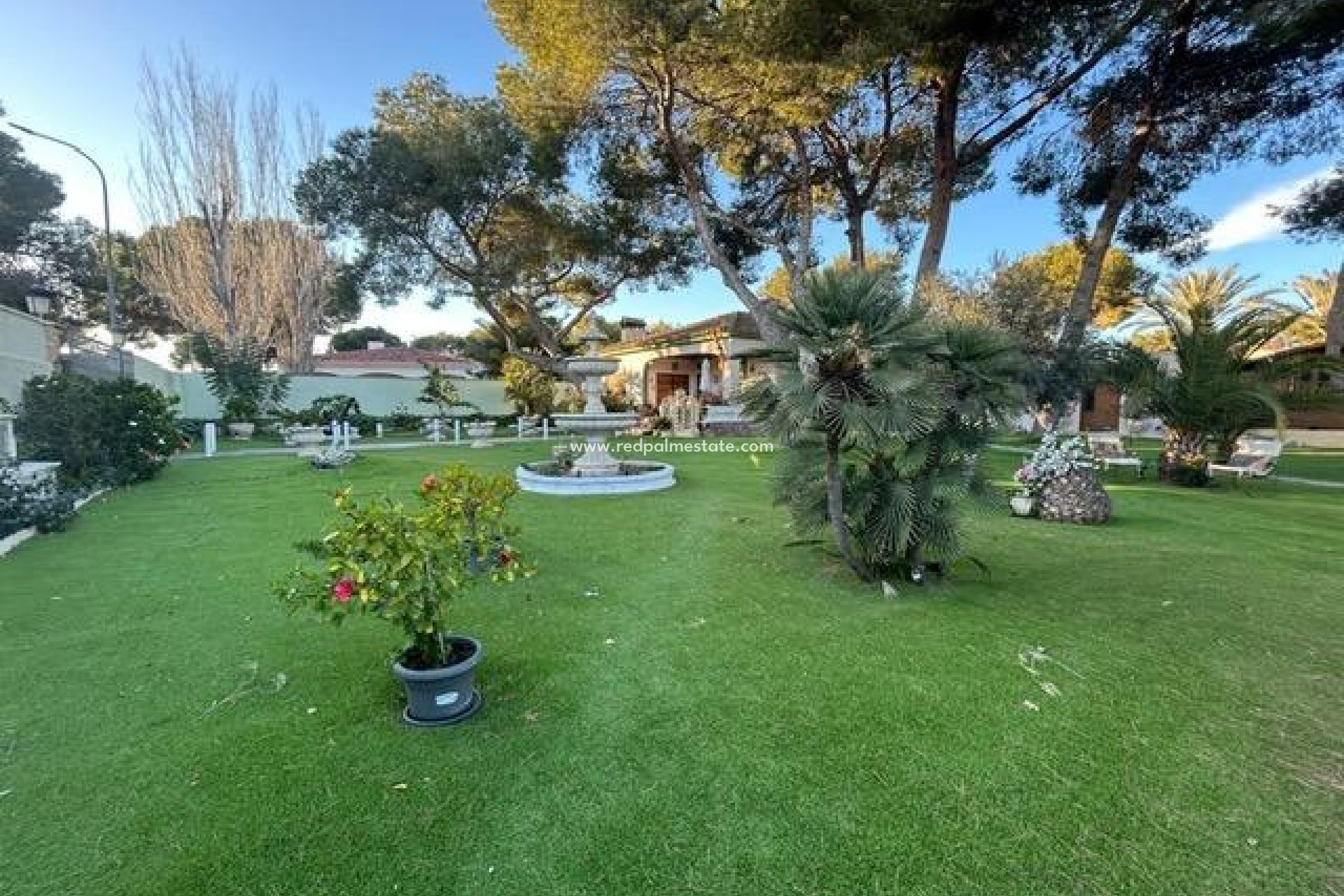 Resale - Villa -
Orihuela Costa - Campoamor