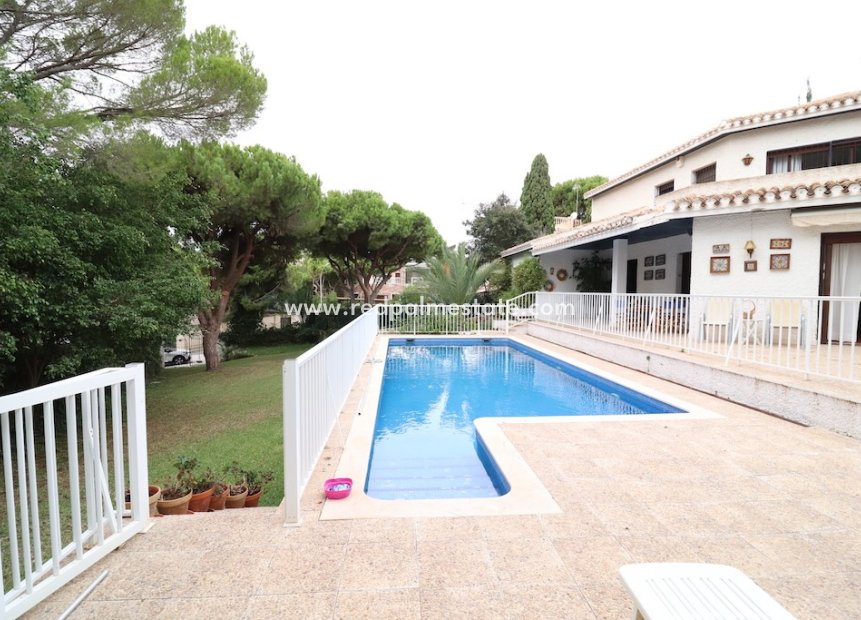 Resale - Villa -
Orihuela Costa - Campoamor