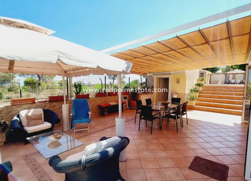 Resale - Villa -
Orihuela Costa - Campoamor