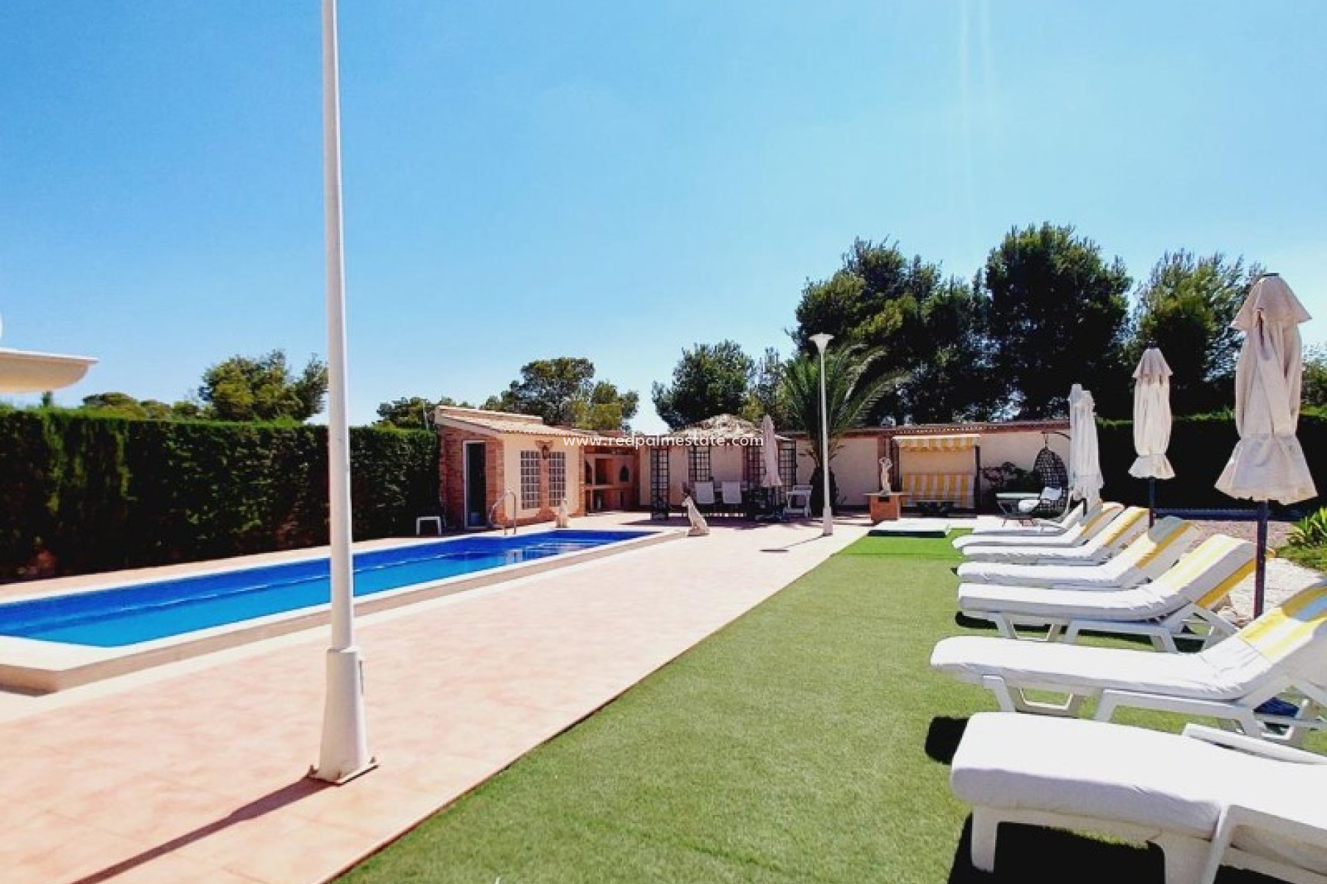 Resale - Villa -
Orihuela Costa - Campoamor