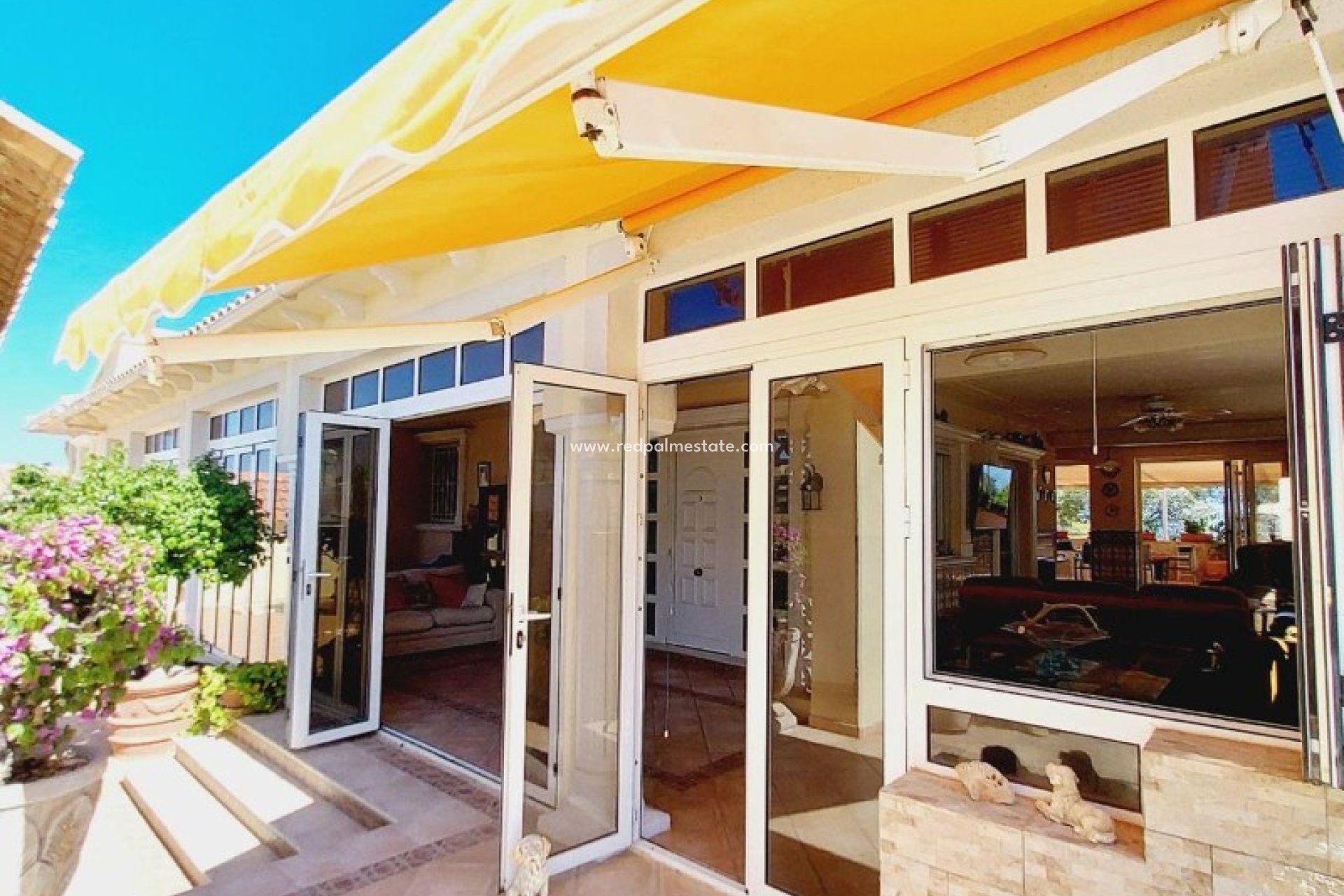 Resale - Villa -
Orihuela Costa - Campoamor