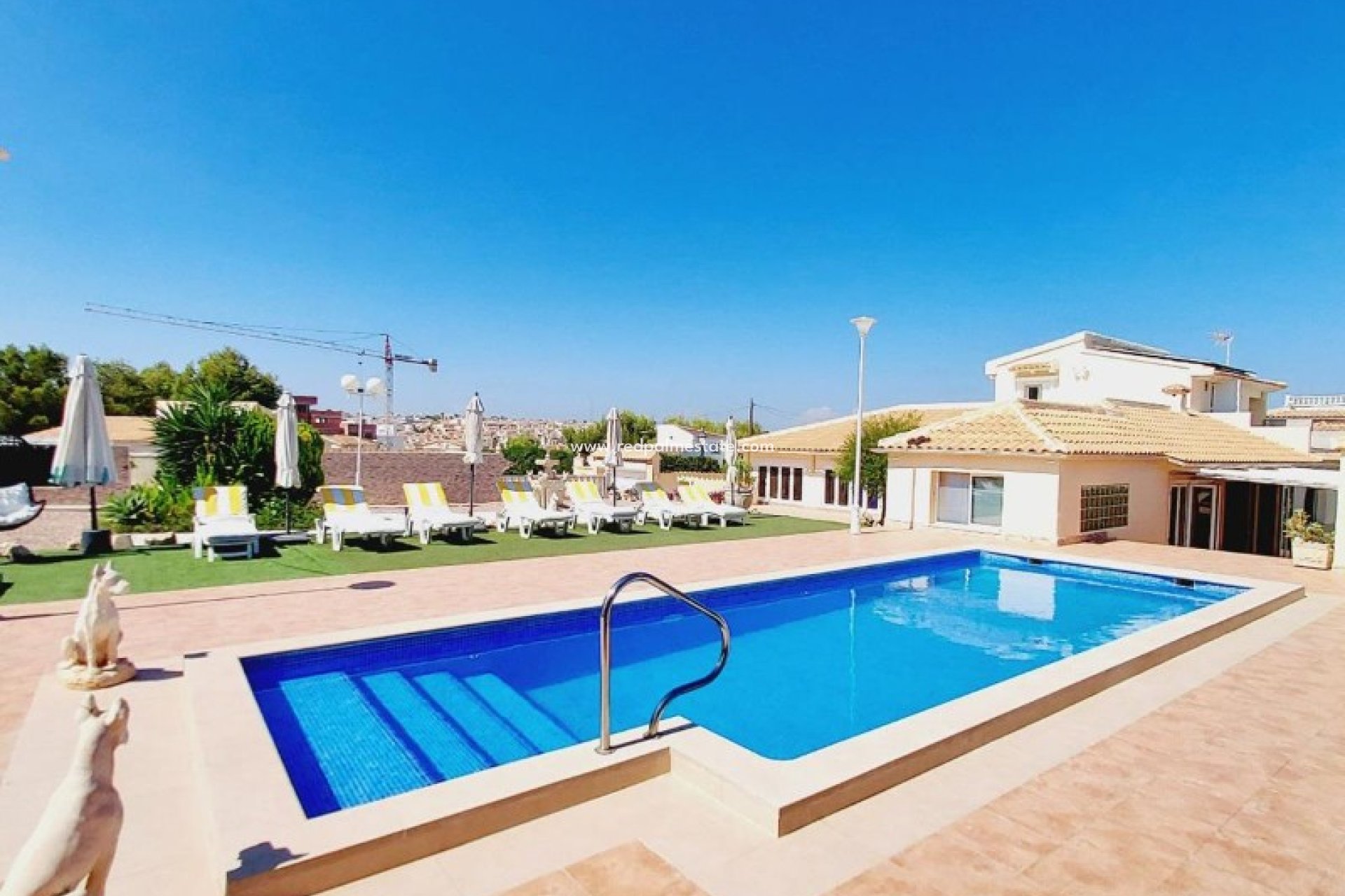 Resale - Villa -
Orihuela Costa - Campoamor
