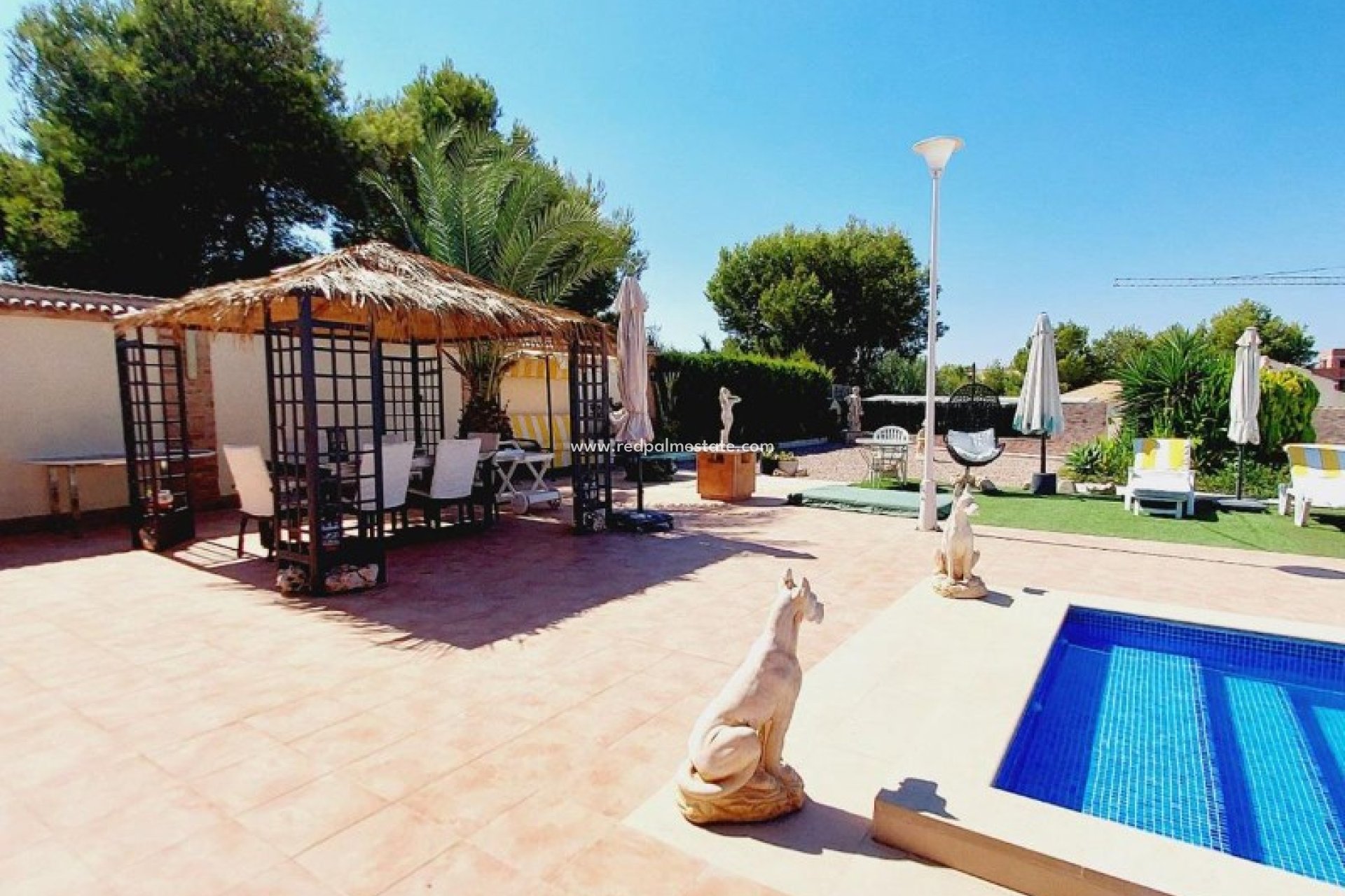 Resale - Villa -
Orihuela Costa - Campoamor