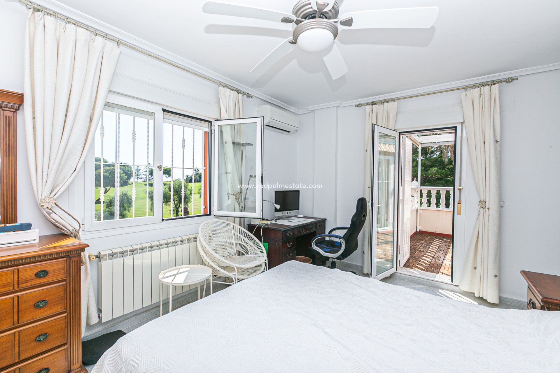 Resale - Villa -
Orihuela Costa - Campoamor