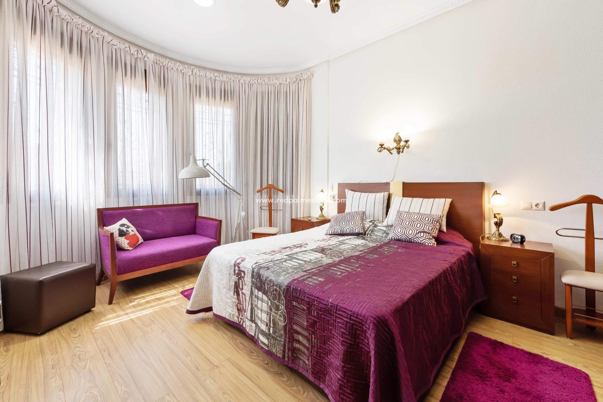Resale - Villa -
Orihuela Costa - Campoamor