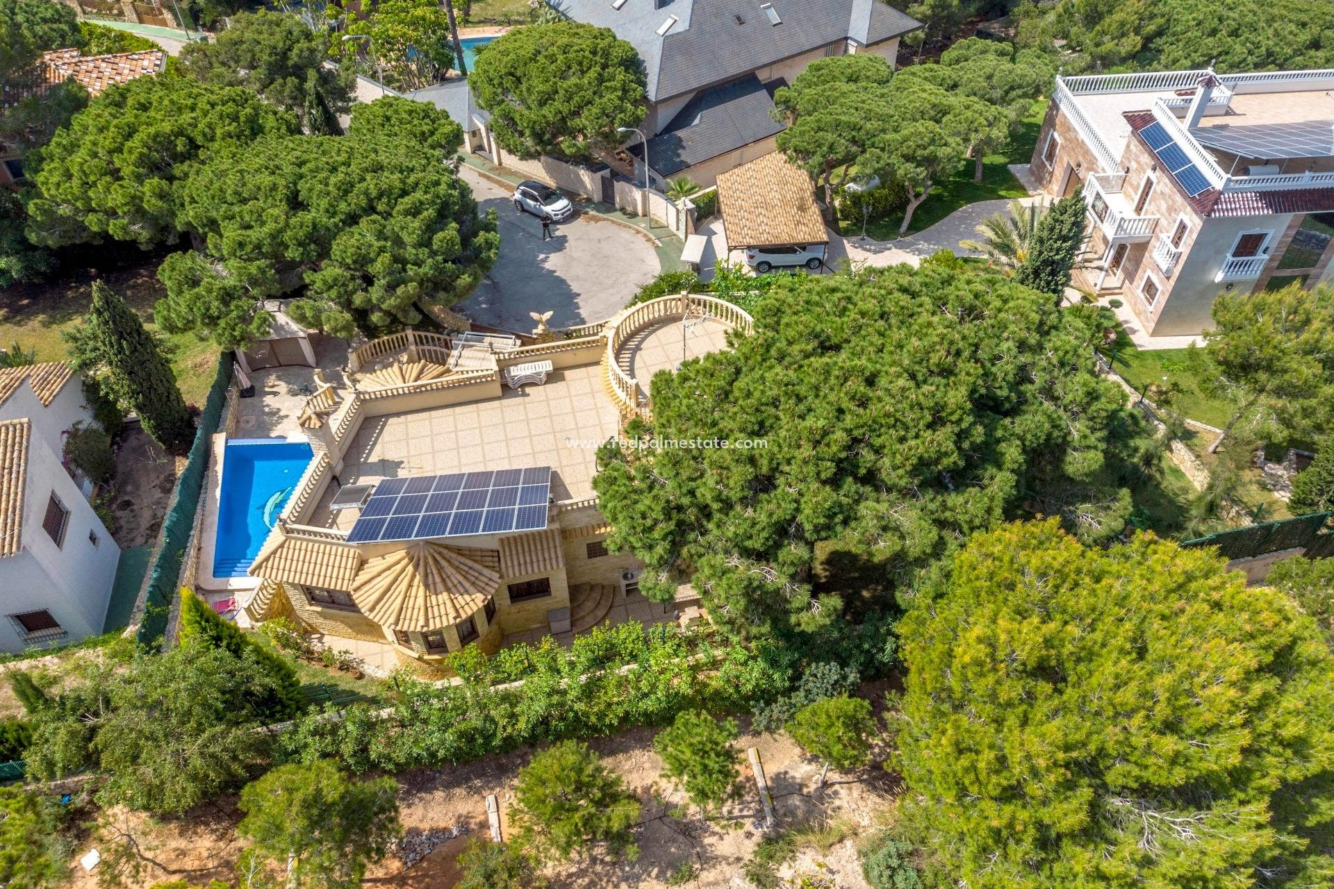 Resale - Villa -
Orihuela Costa - Campoamor