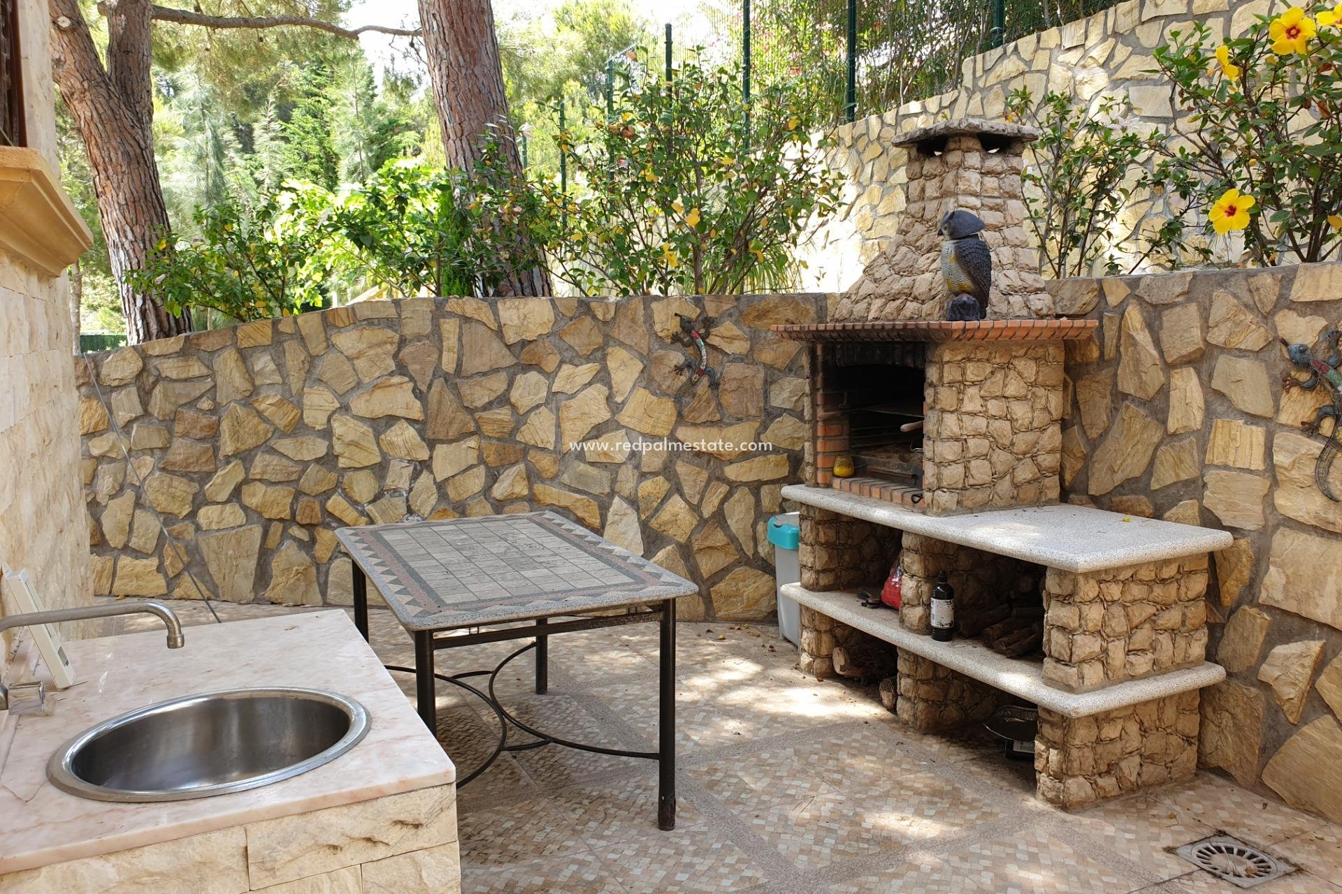 Resale - Villa -
Orihuela Costa - Campoamor