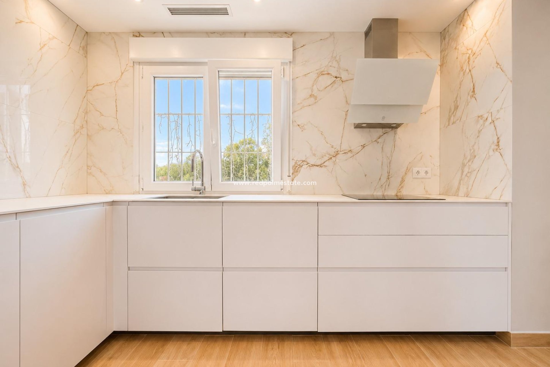 Resale - Villa -
Orihuela Costa - Campoamor