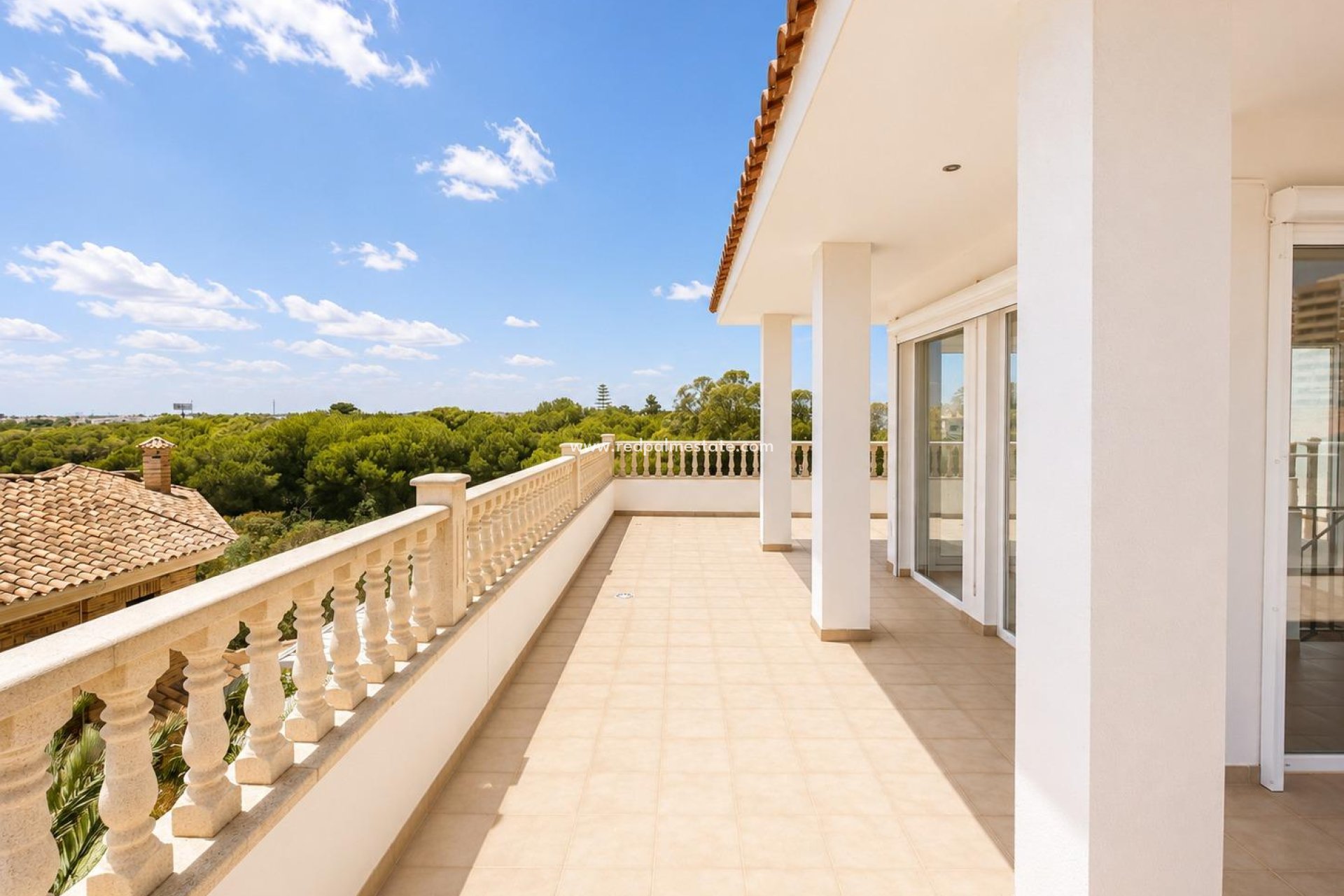 Resale - Villa -
Orihuela Costa - Campoamor