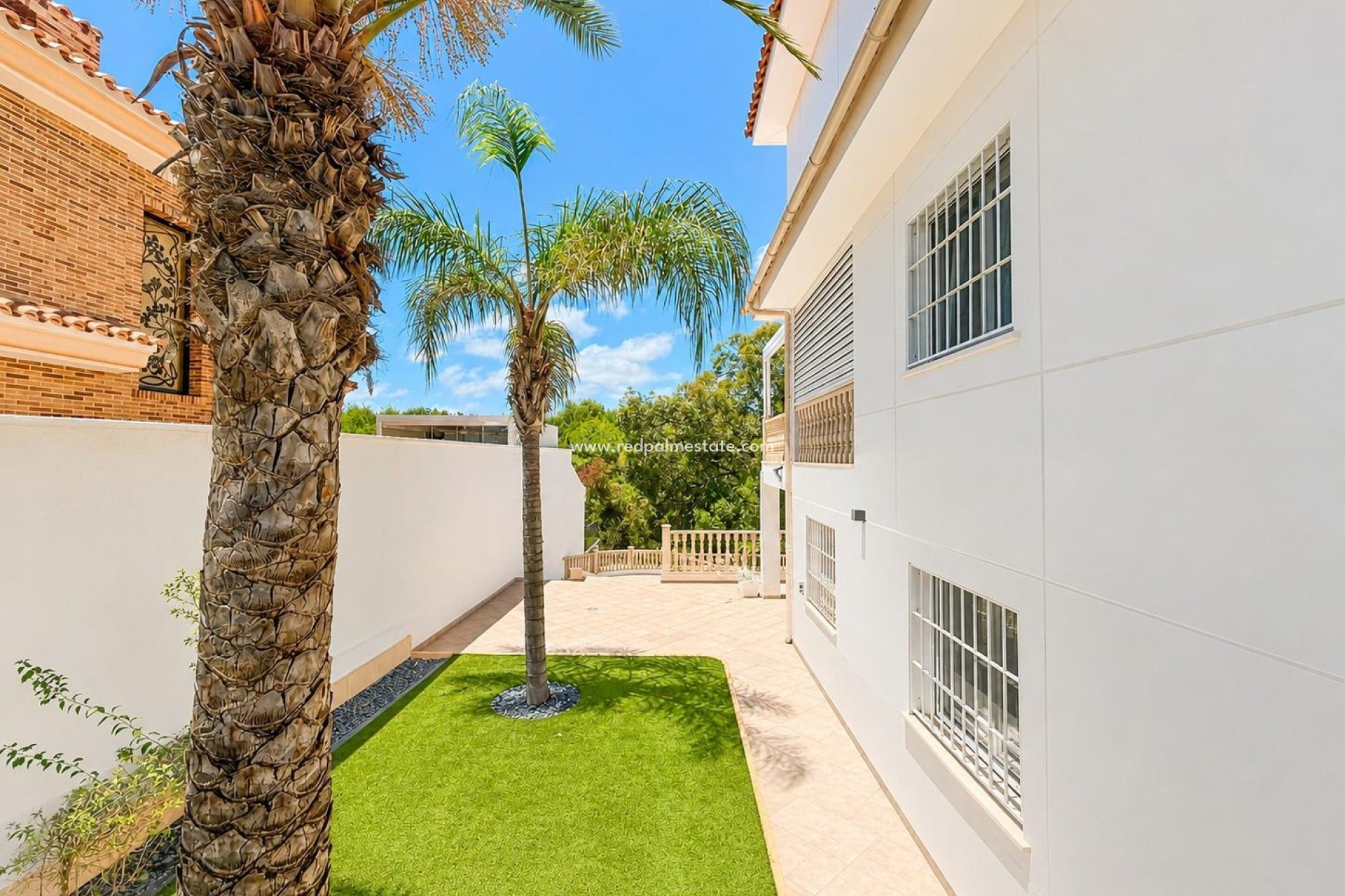 Resale - Villa -
Orihuela Costa - Campoamor