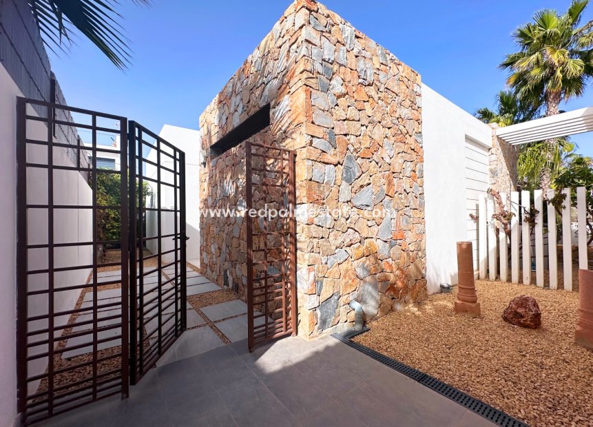 Resale - Villa -
Orihuela Costa - Costa Blanca