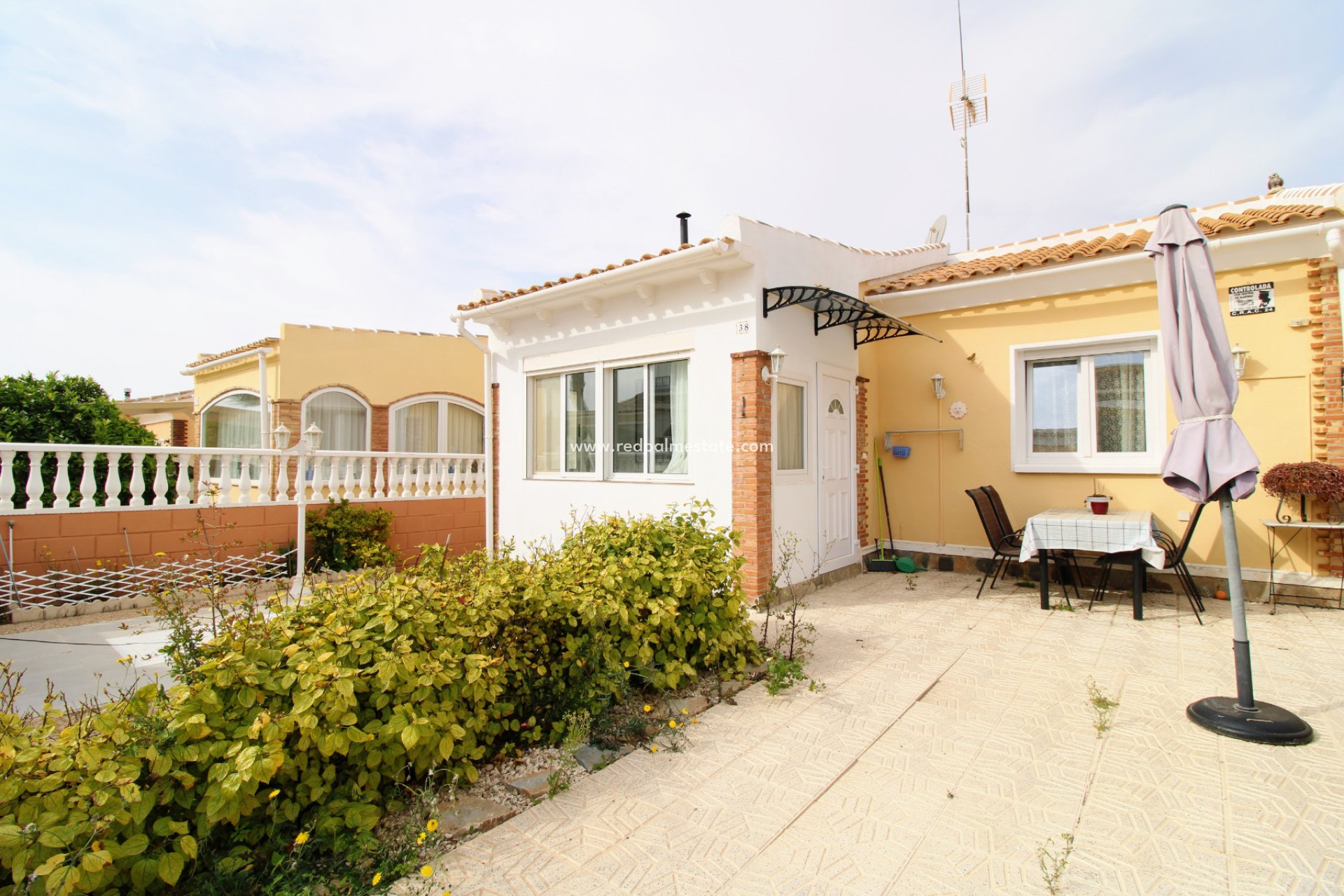 Resale - Villa -
Orihuela Costa - Costa Blanca