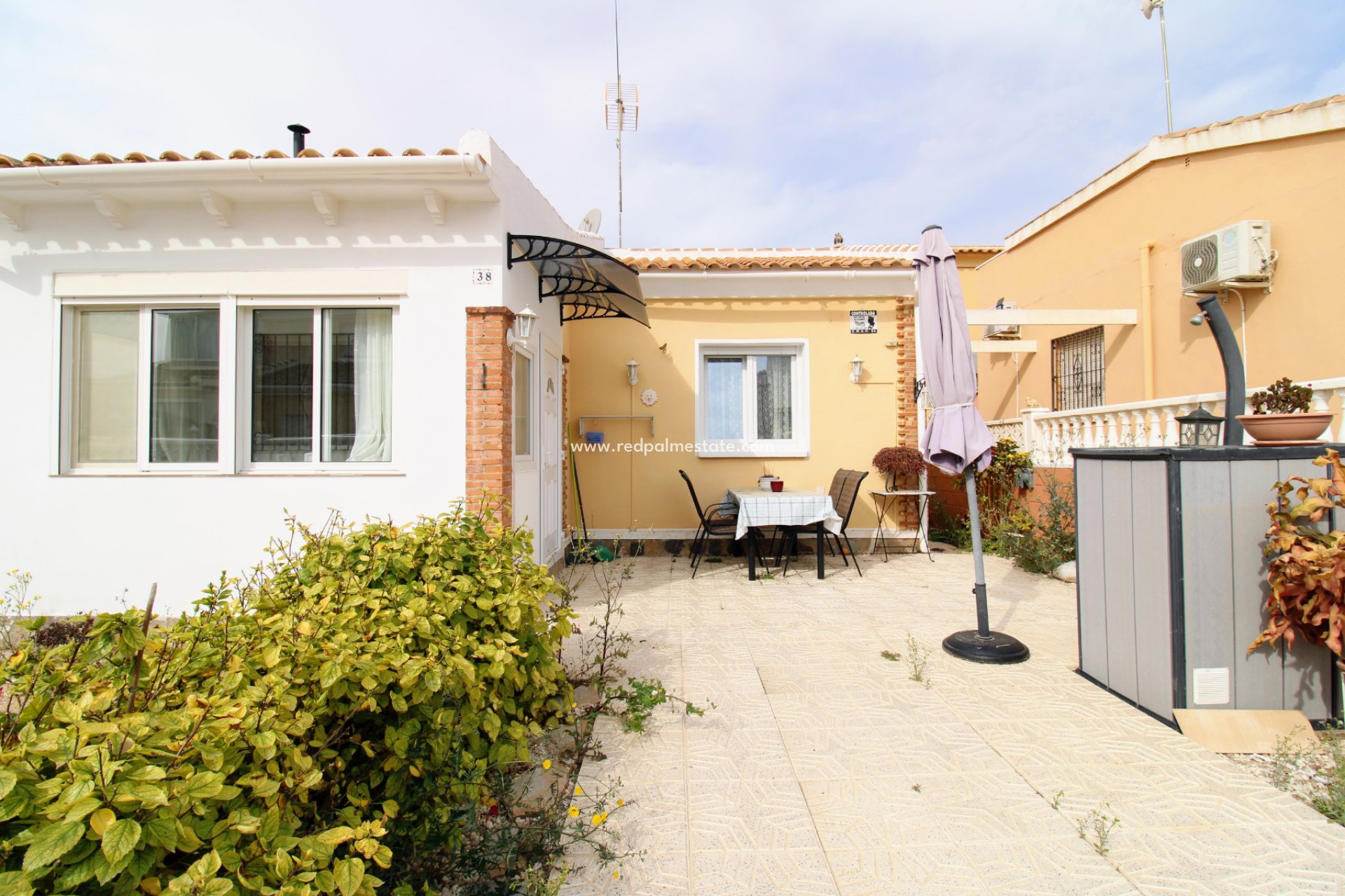 Resale - Villa -
Orihuela Costa - Costa Blanca