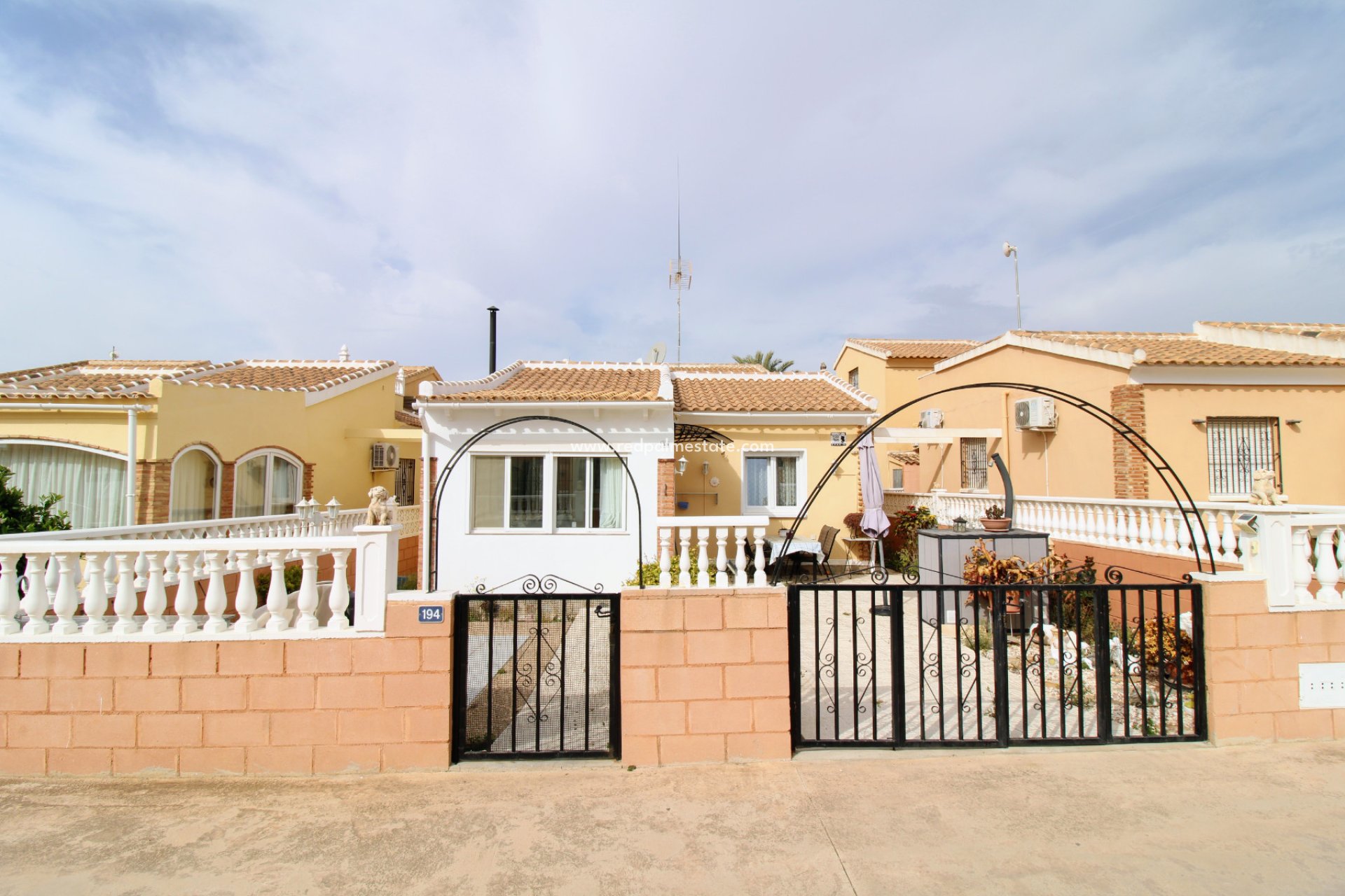 Resale - Villa -
Orihuela Costa - Costa Blanca