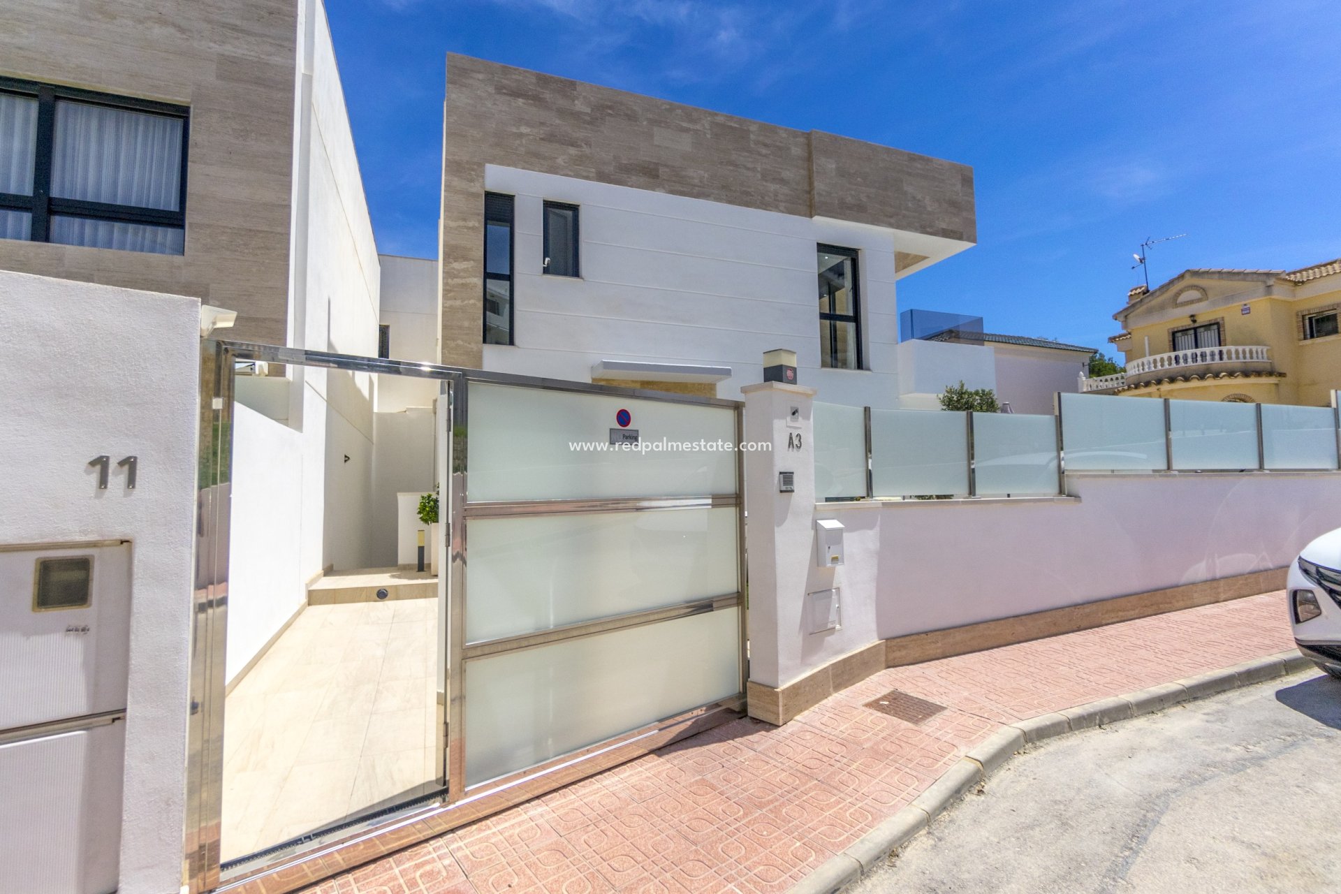 Resale - Villa -
Orihuela Costa - Costa Blanca