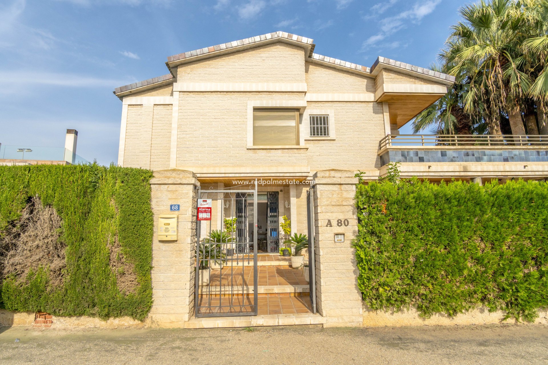 Resale - Villa -
Orihuela Costa - Costa Blanca