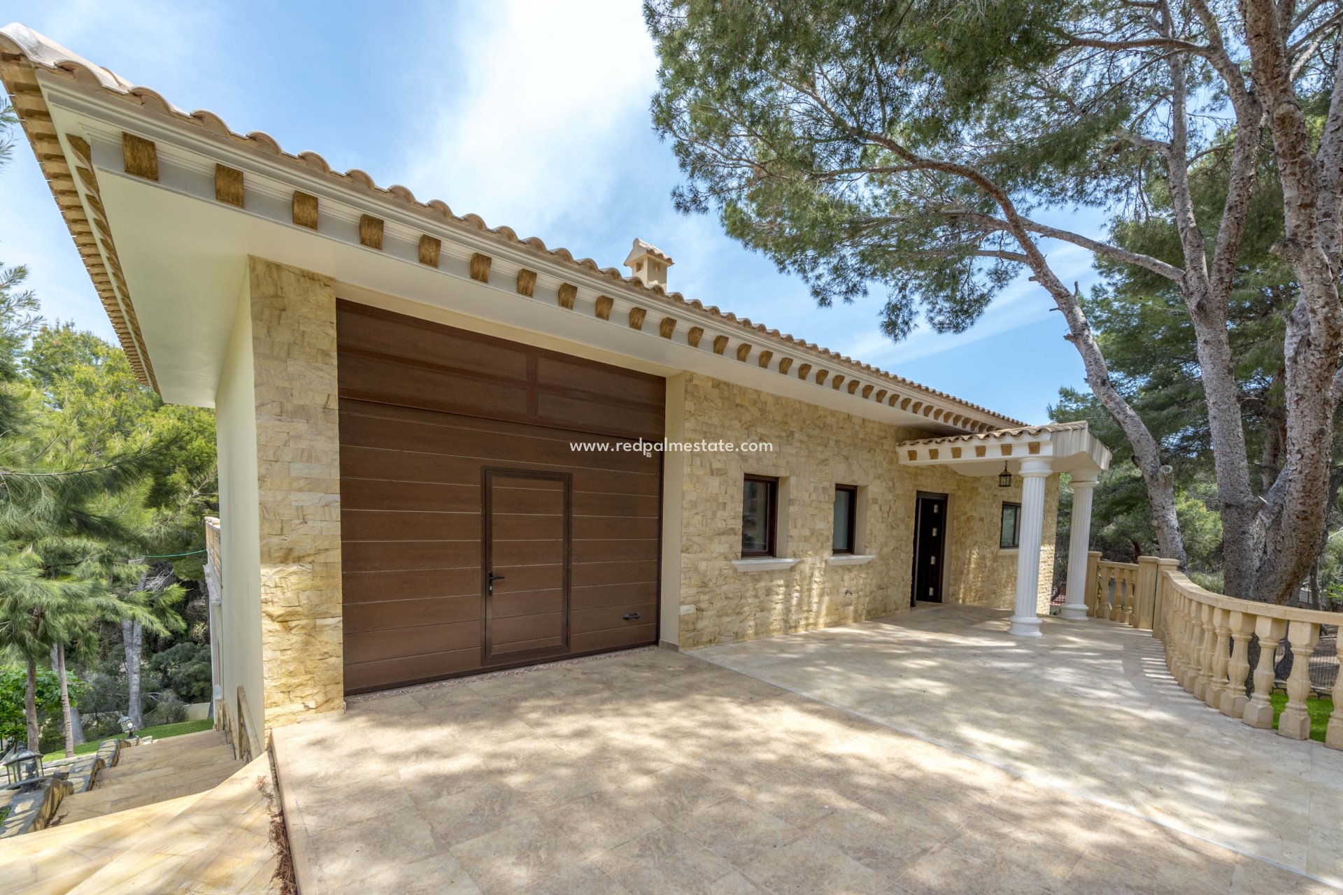 Resale - Villa -
Orihuela Costa - Costa Blanca